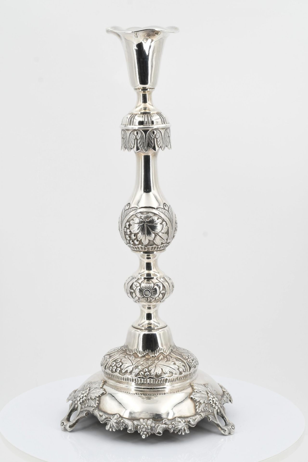 Pair of candlesticks with grape and vine décor - Image 8 of 11