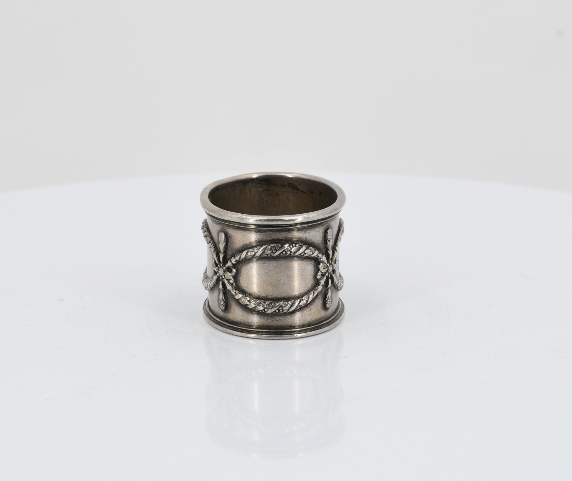 Napkin Ring with Laurel décor - Image 5 of 6