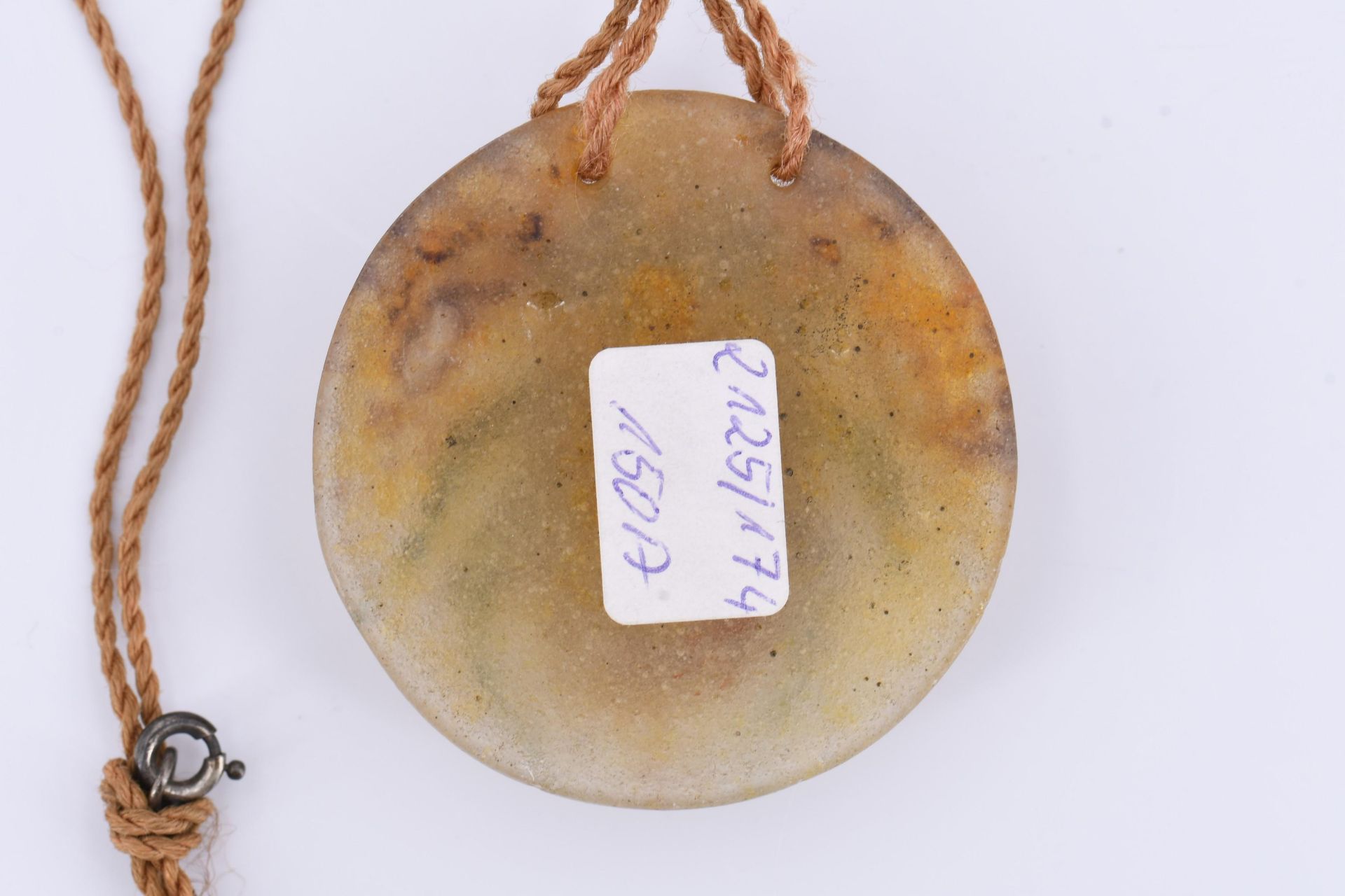 Round pendant with beetle - Image 4 of 4