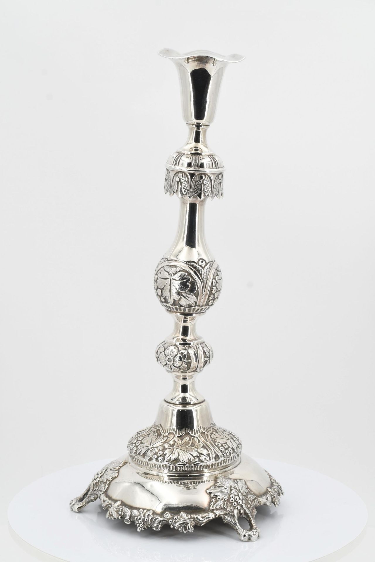 Pair of candlesticks with grape and vine décor - Image 5 of 11