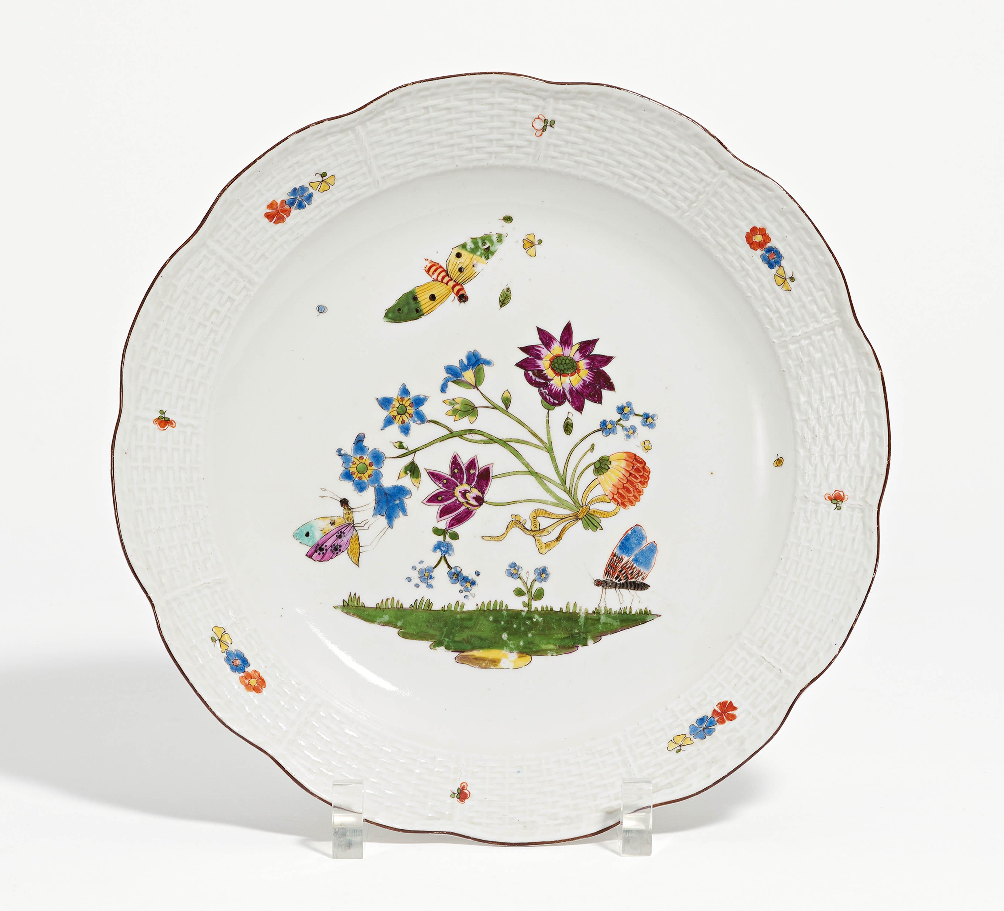 Plate with "Bee pattern"