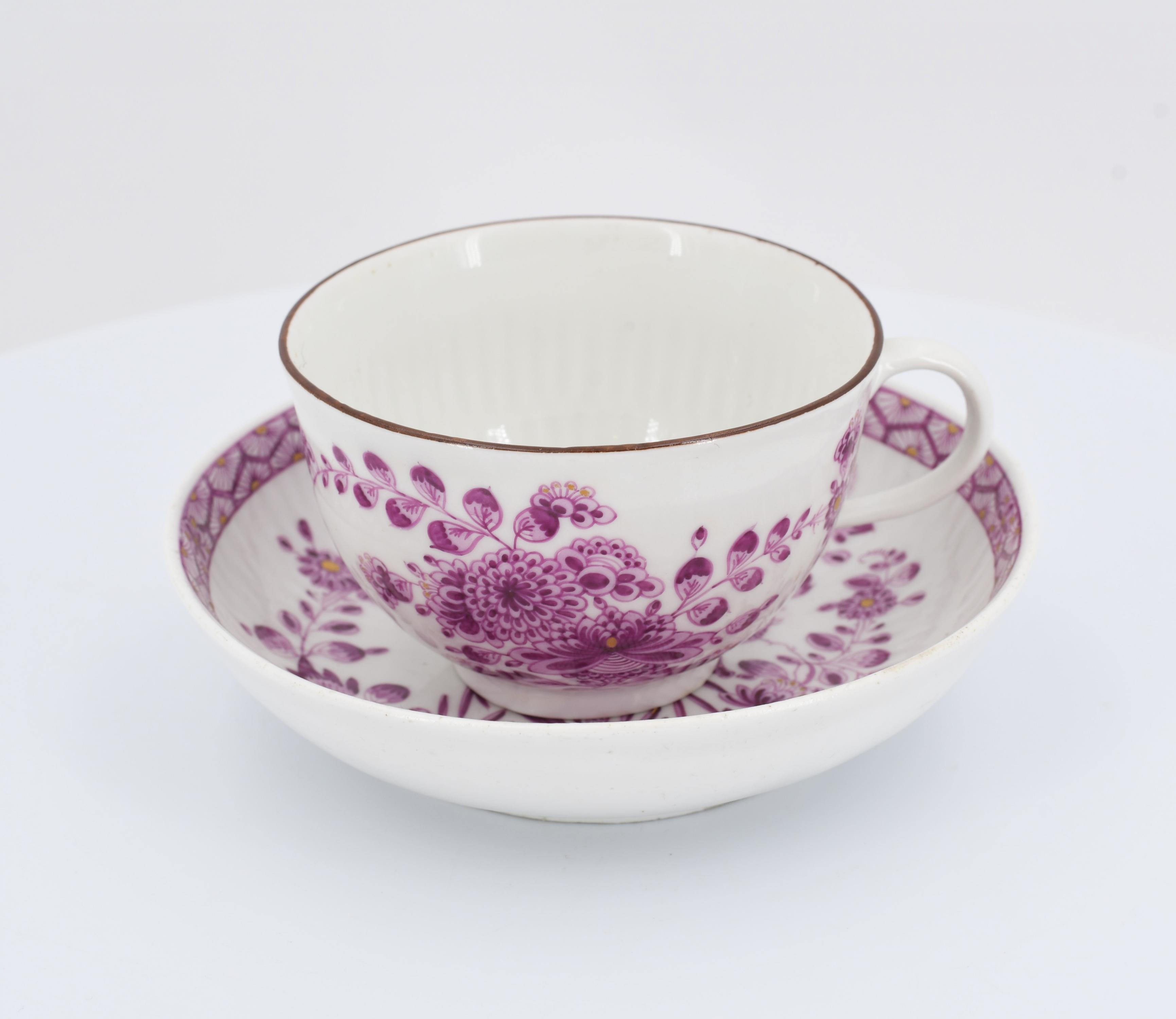 Two cups and saucers with floral décor - Image 2 of 19