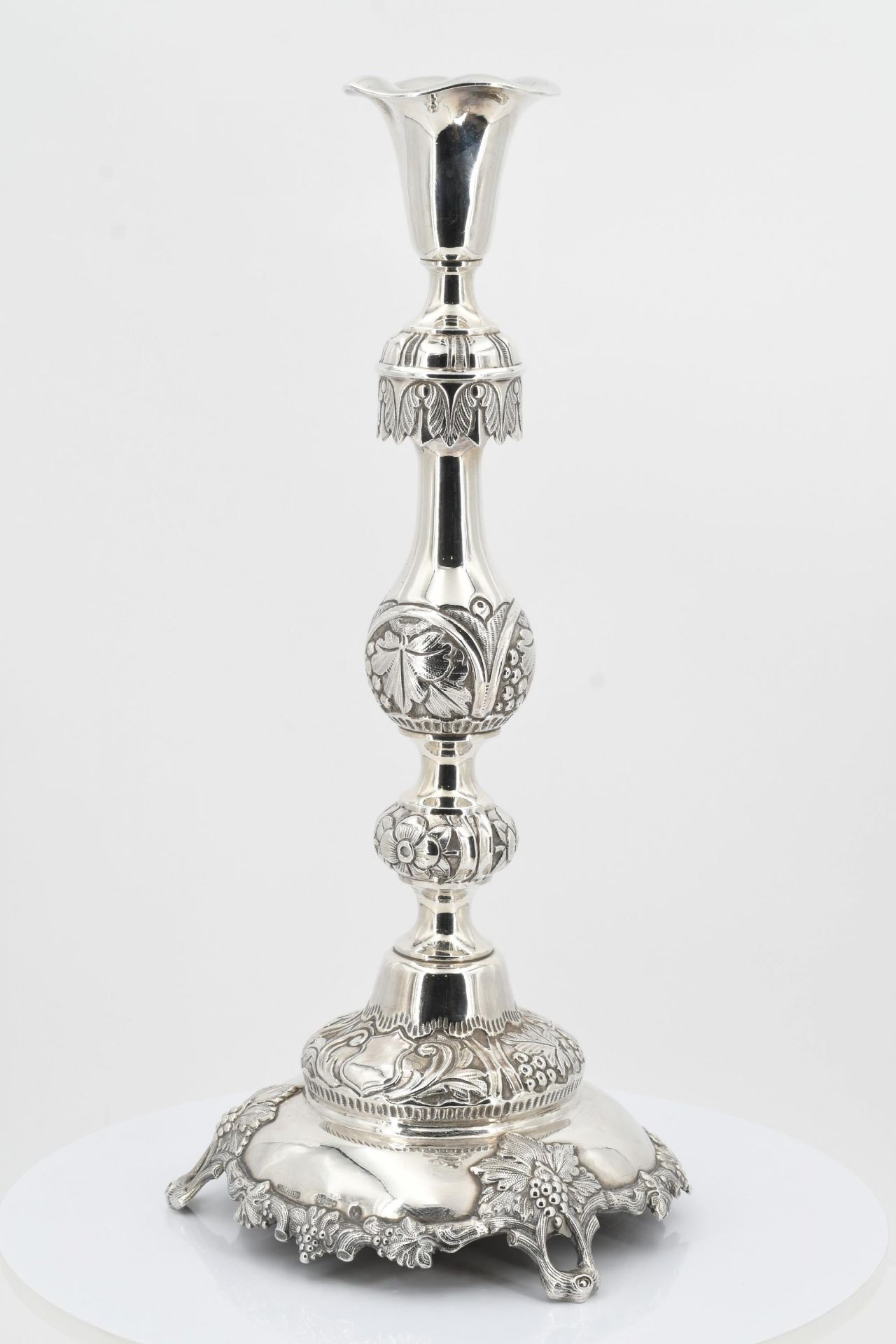 Pair of candlesticks with grape and vine décor - Image 11 of 11
