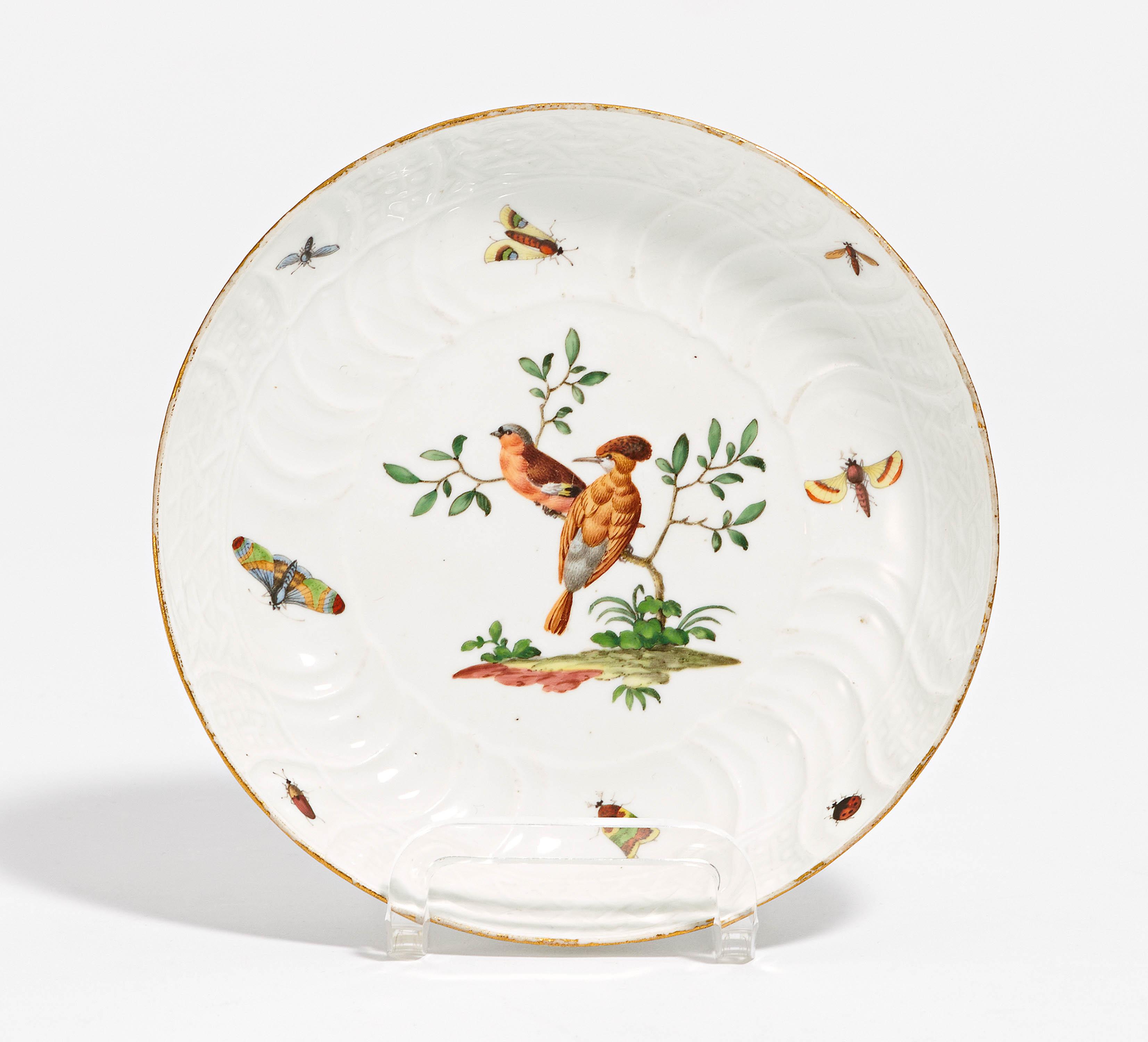Plate with bird décor