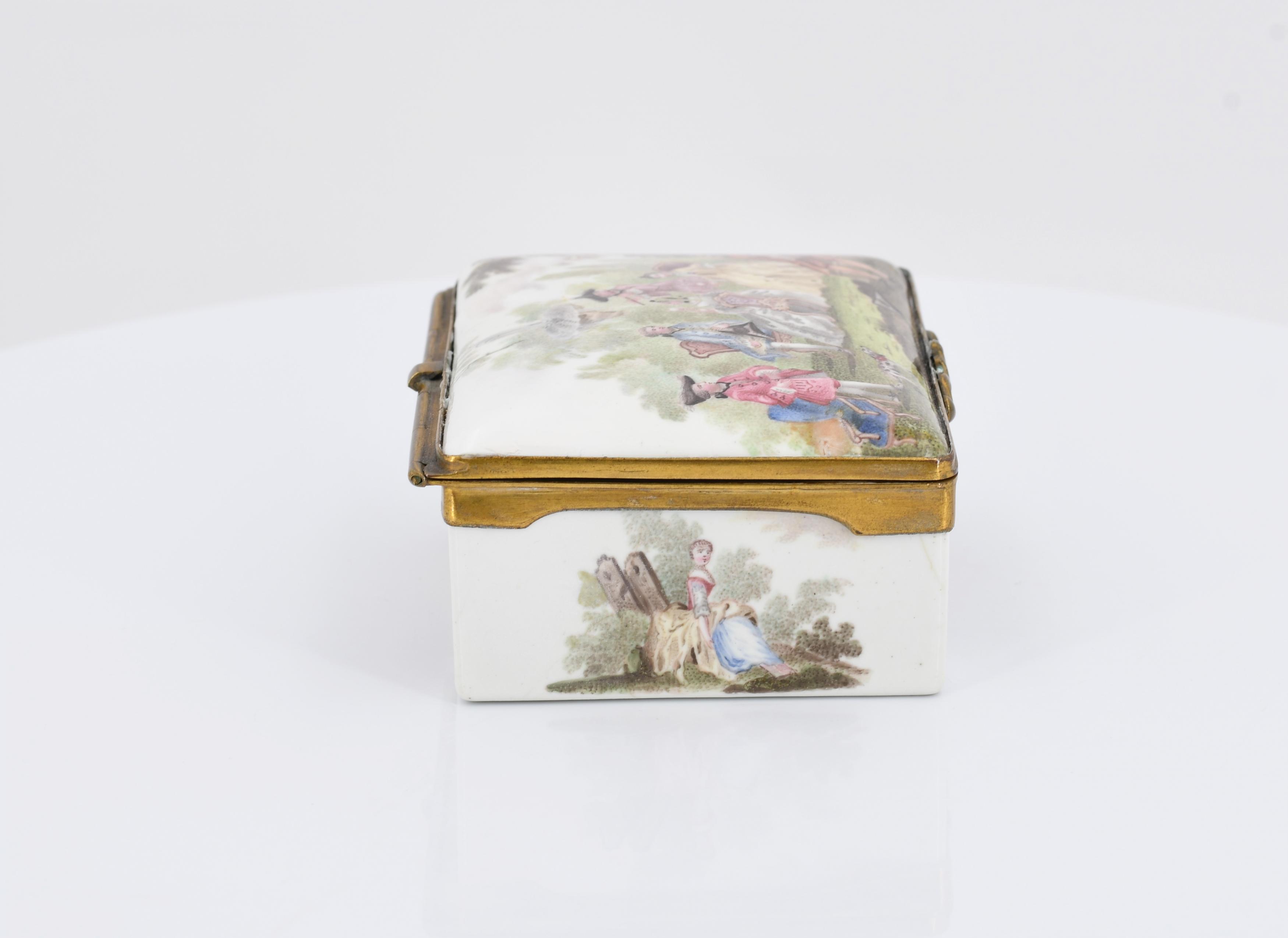 Enamel snuff box with Watteau scenes - Image 5 of 9