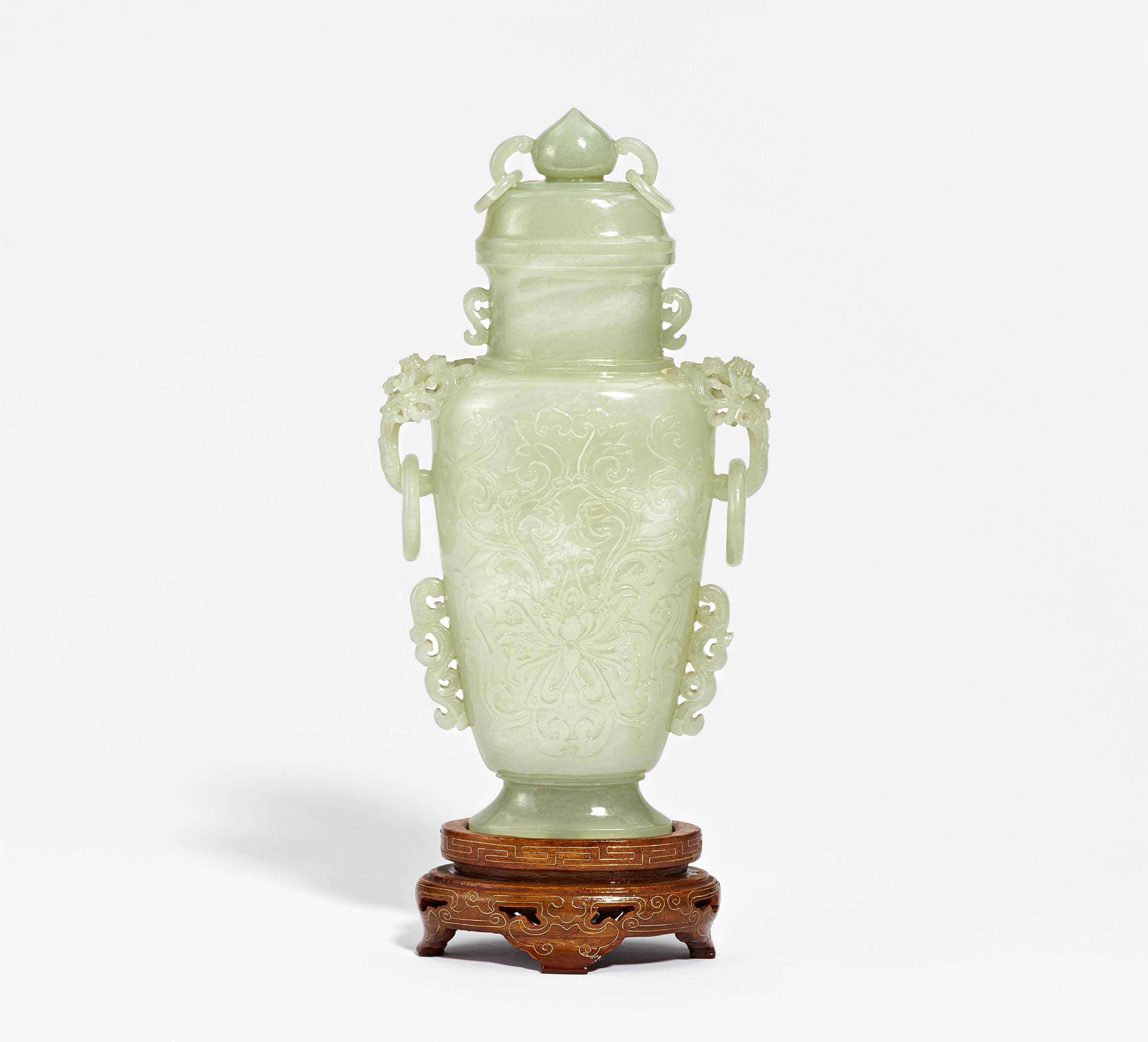 Lidded vase with pedestal