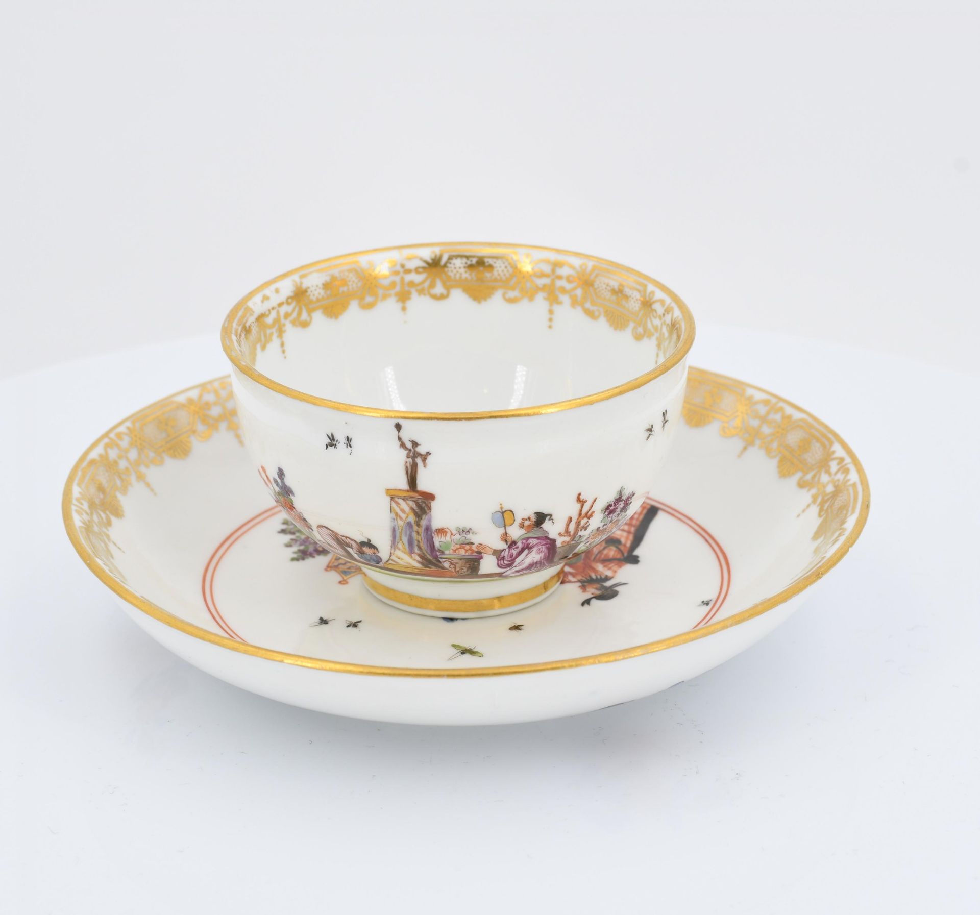 Tea bowl and saucer with chinoiseries - Image 4 of 7