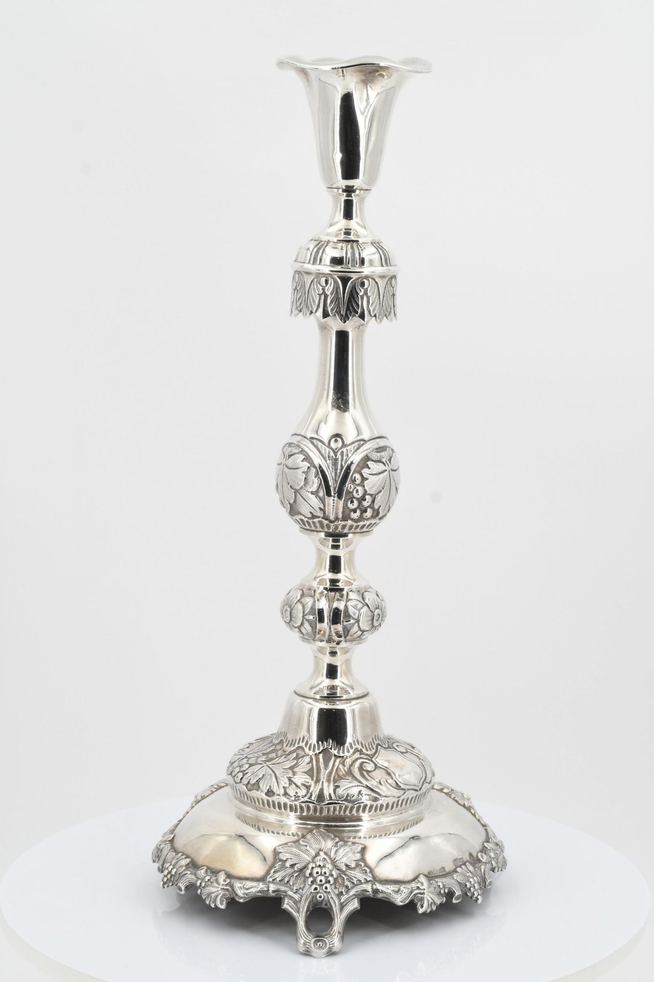 Pair of candlesticks with grape and vine décor - Image 10 of 11