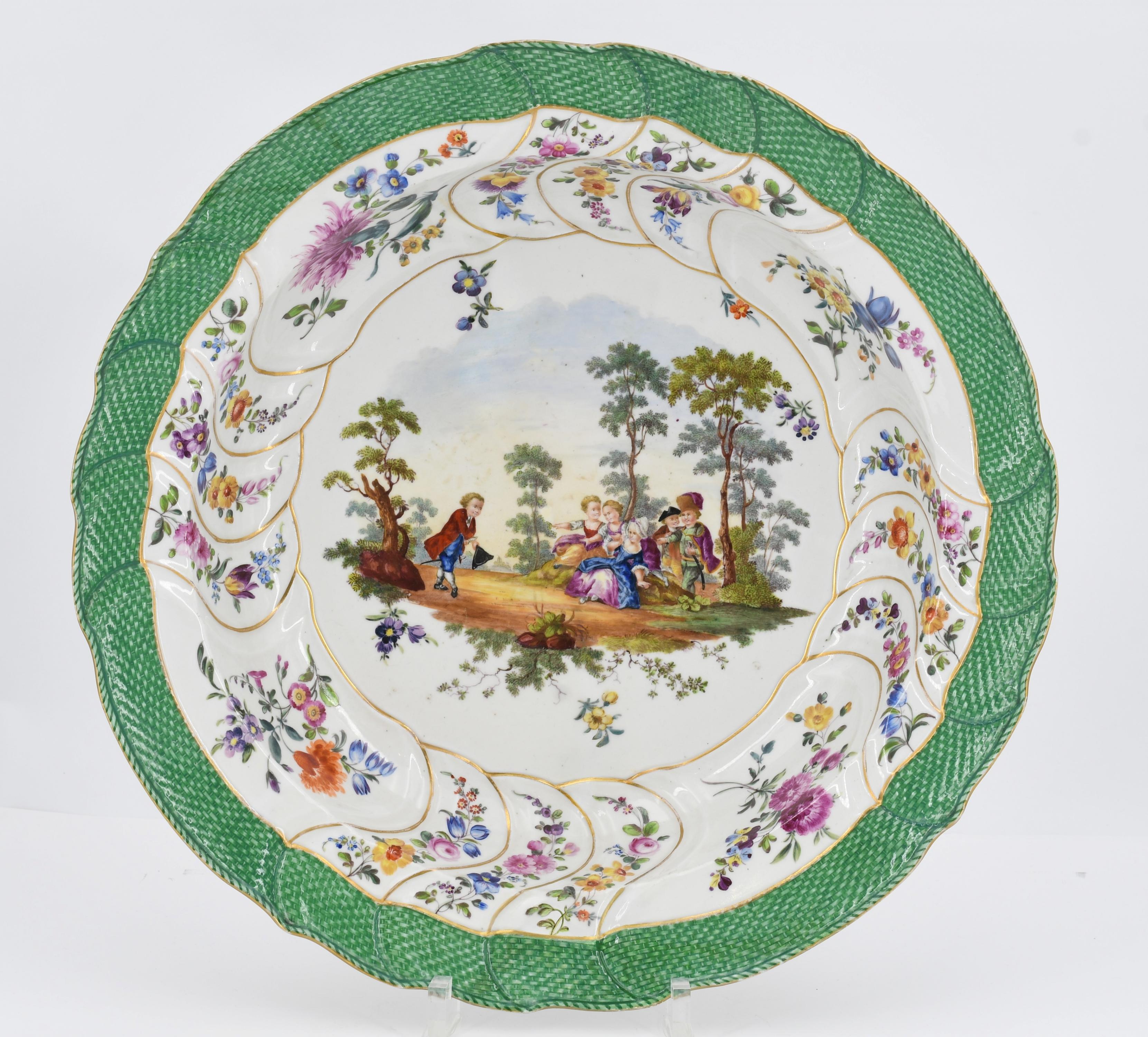 Large bowl with painted figural décor - Image 3 of 4