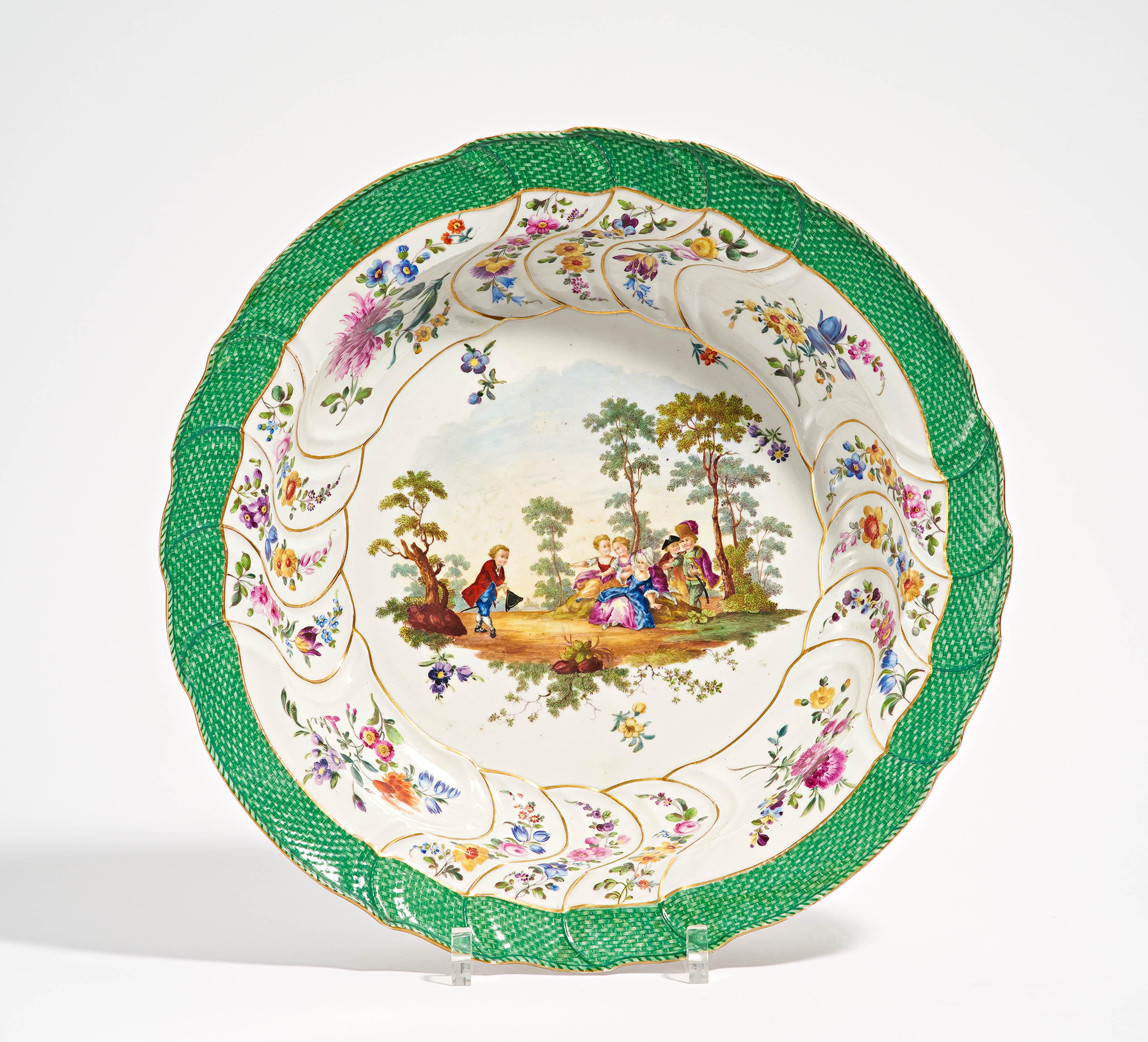 Large bowl with painted figural décor