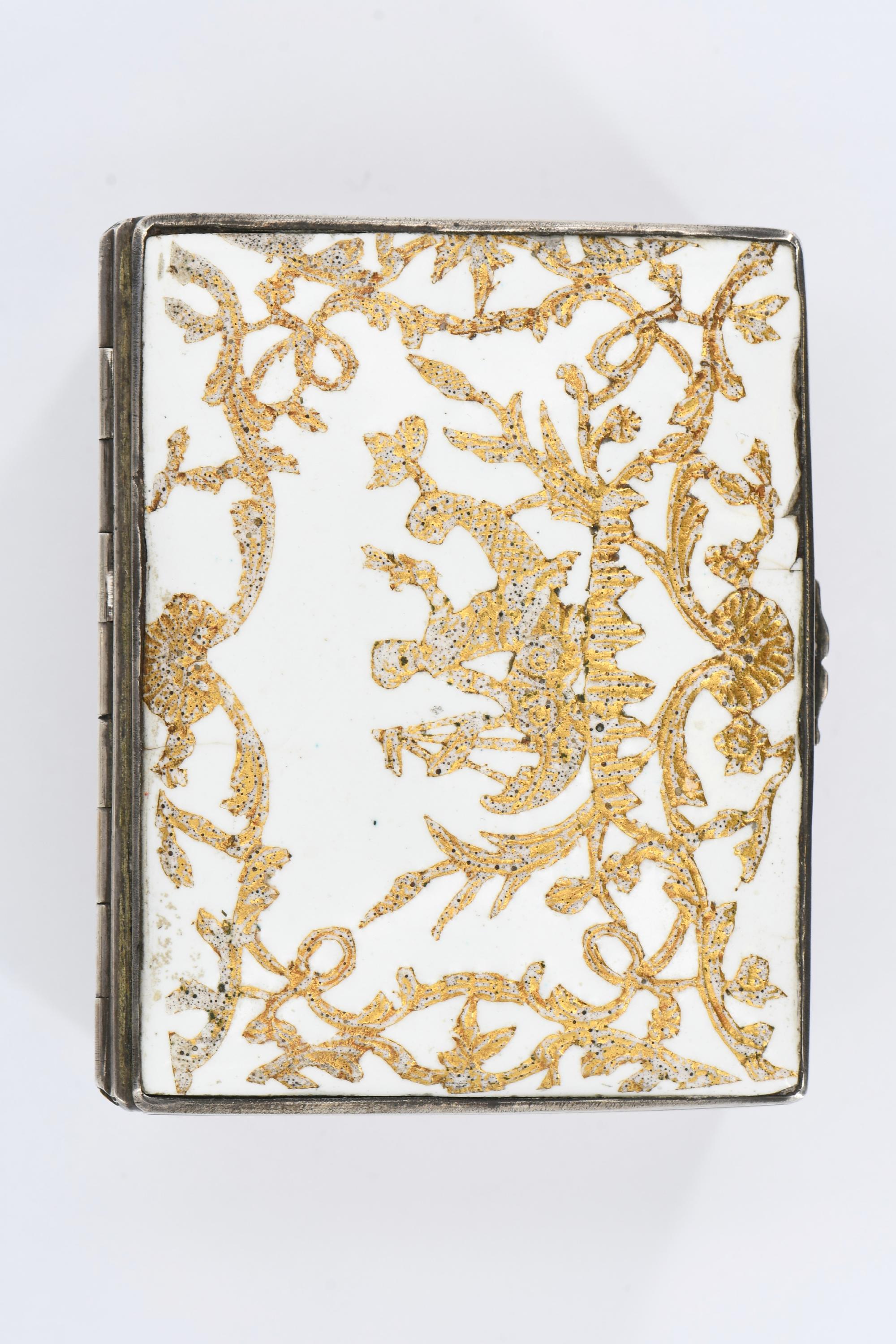 Snuff box with gold décor - Image 2 of 8