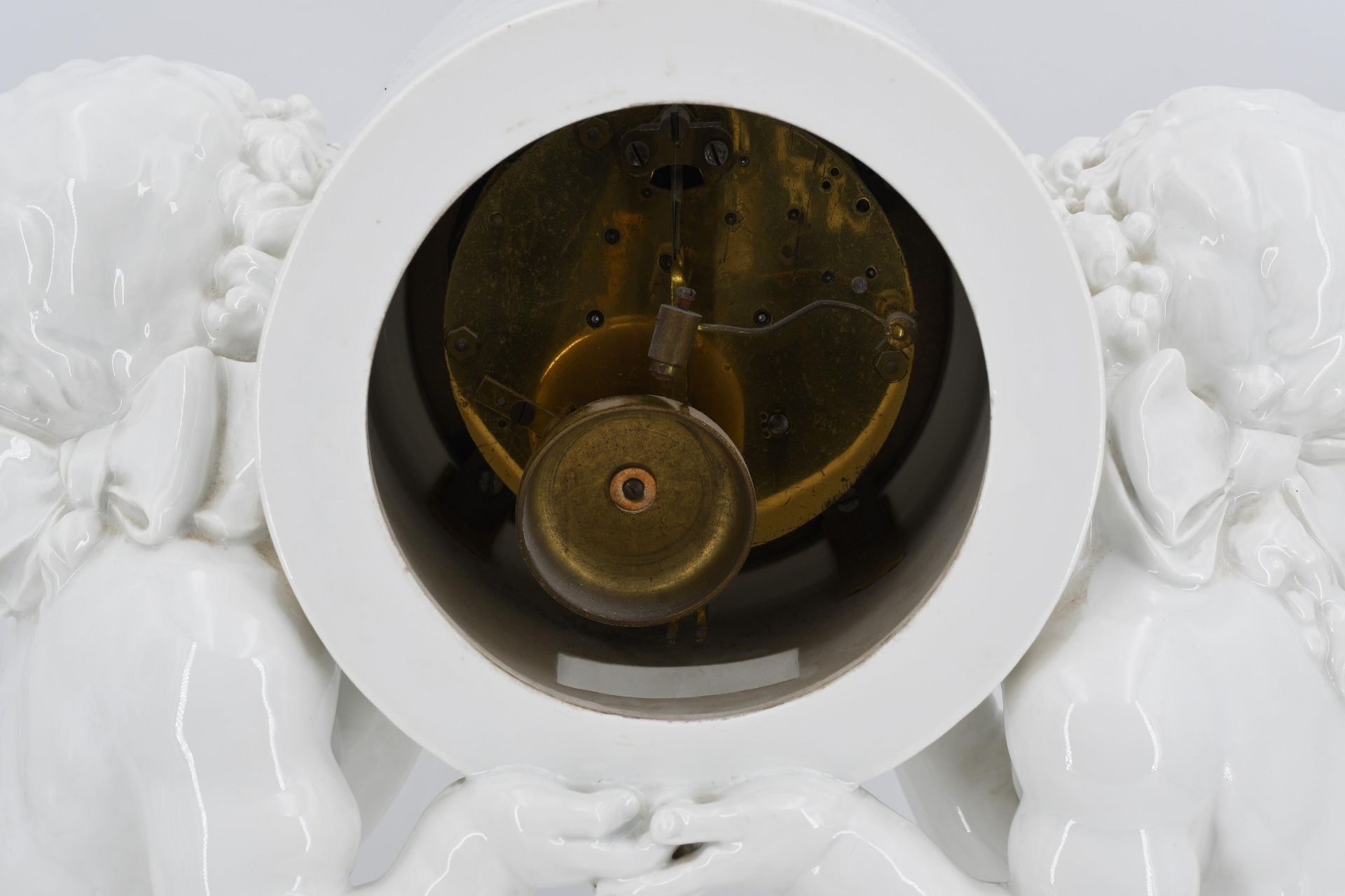 Porcelain pendulum clock with putti - Image 5 of 6
