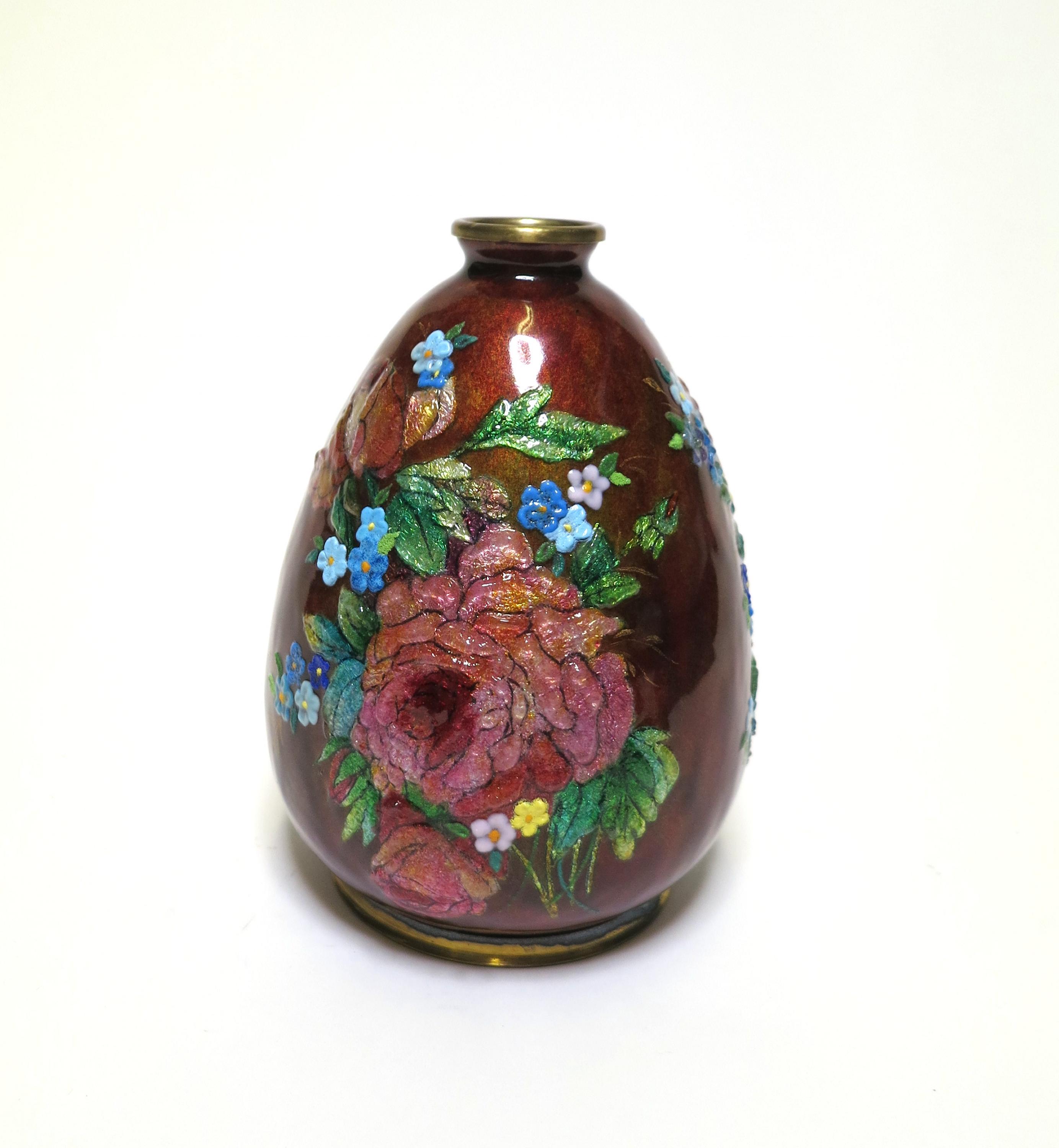 Small Vase with Flower Bouquets - Image 3 of 12