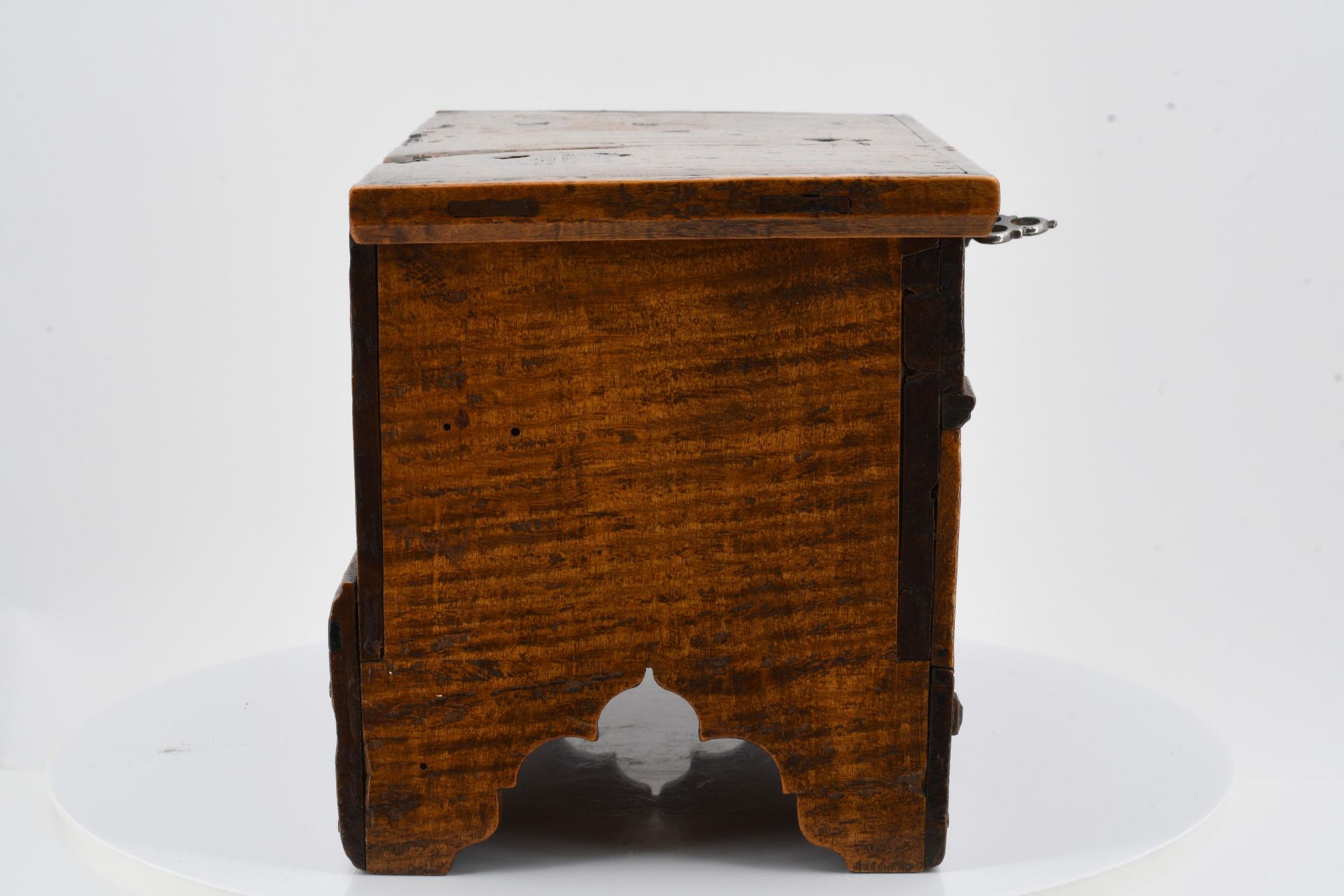 Small chest with ornamental décor - Image 5 of 8