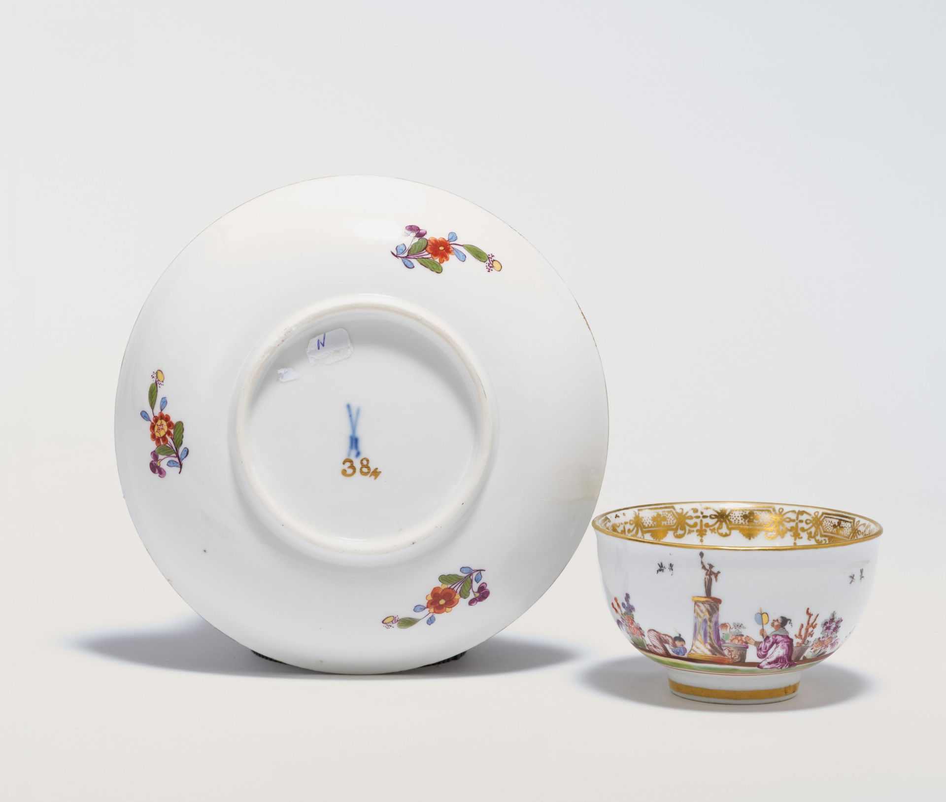 Tea bowl and saucer with chinoiseries - Image 3 of 7