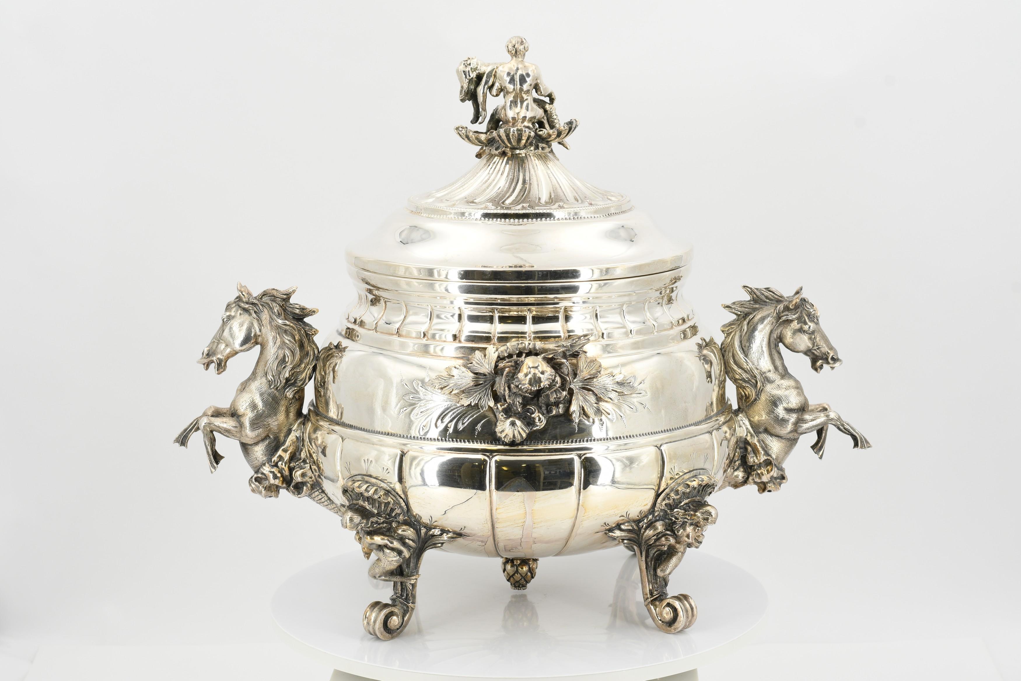 Magnificent tureen with hippocamps - Image 7 of 12