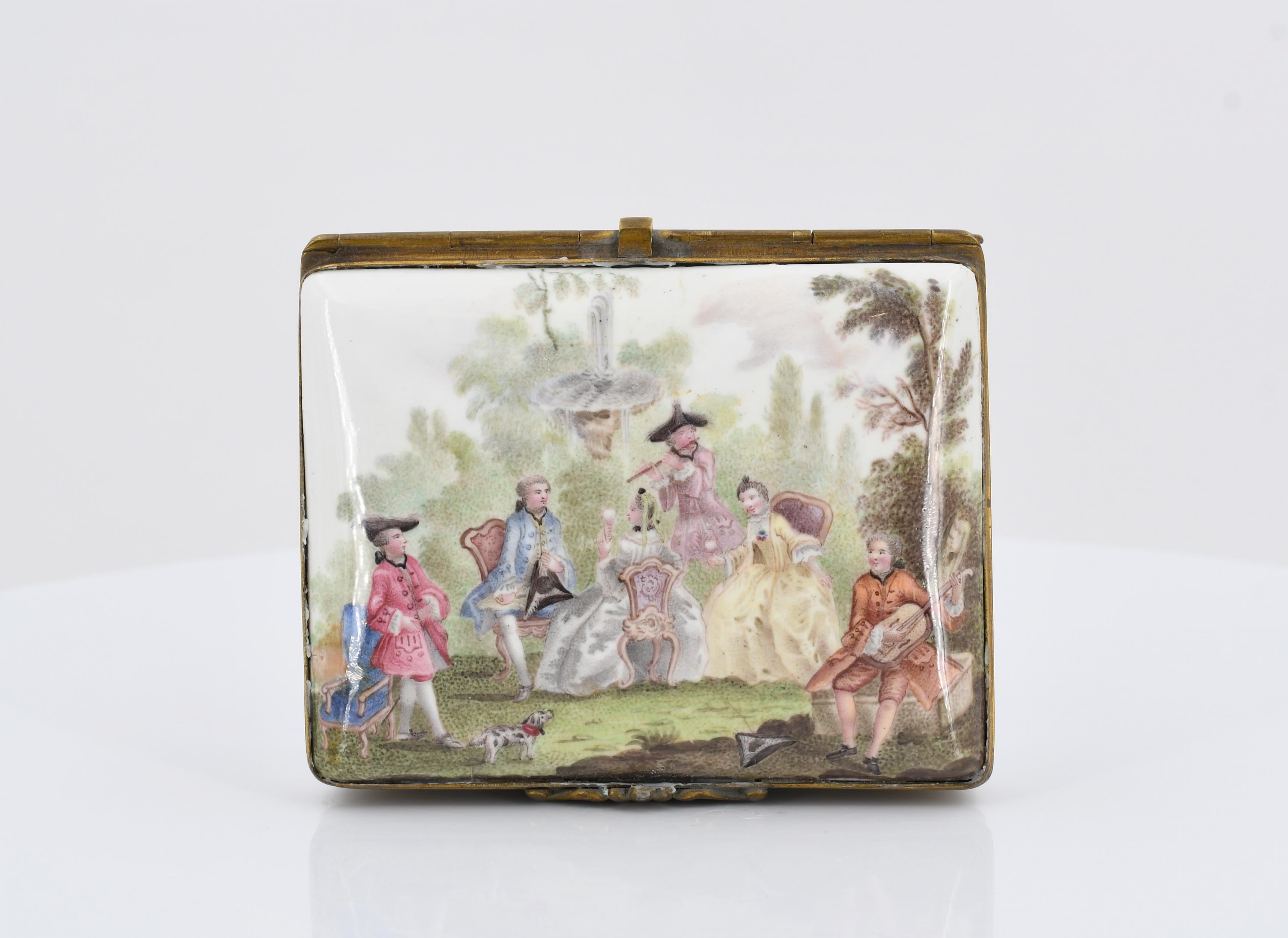 Enamel snuff box with Watteau scenes - Image 6 of 9