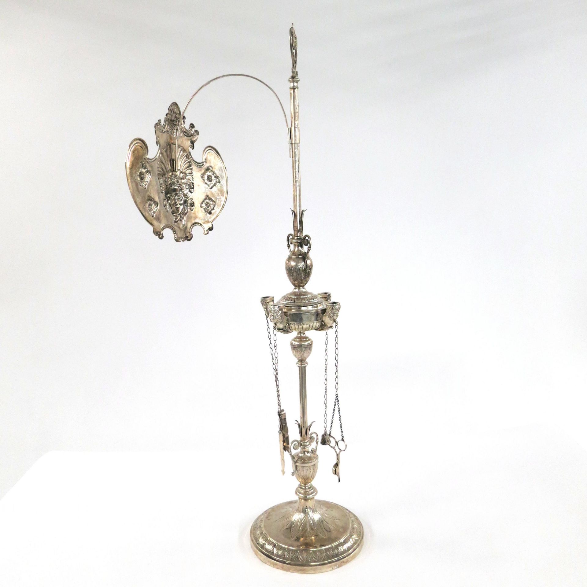 Large oil lamp with light shade - Image 2 of 6