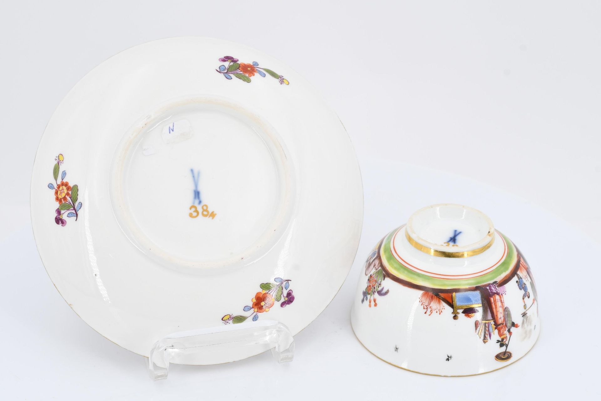 Tea bowl and saucer with chinoiseries - Image 7 of 7