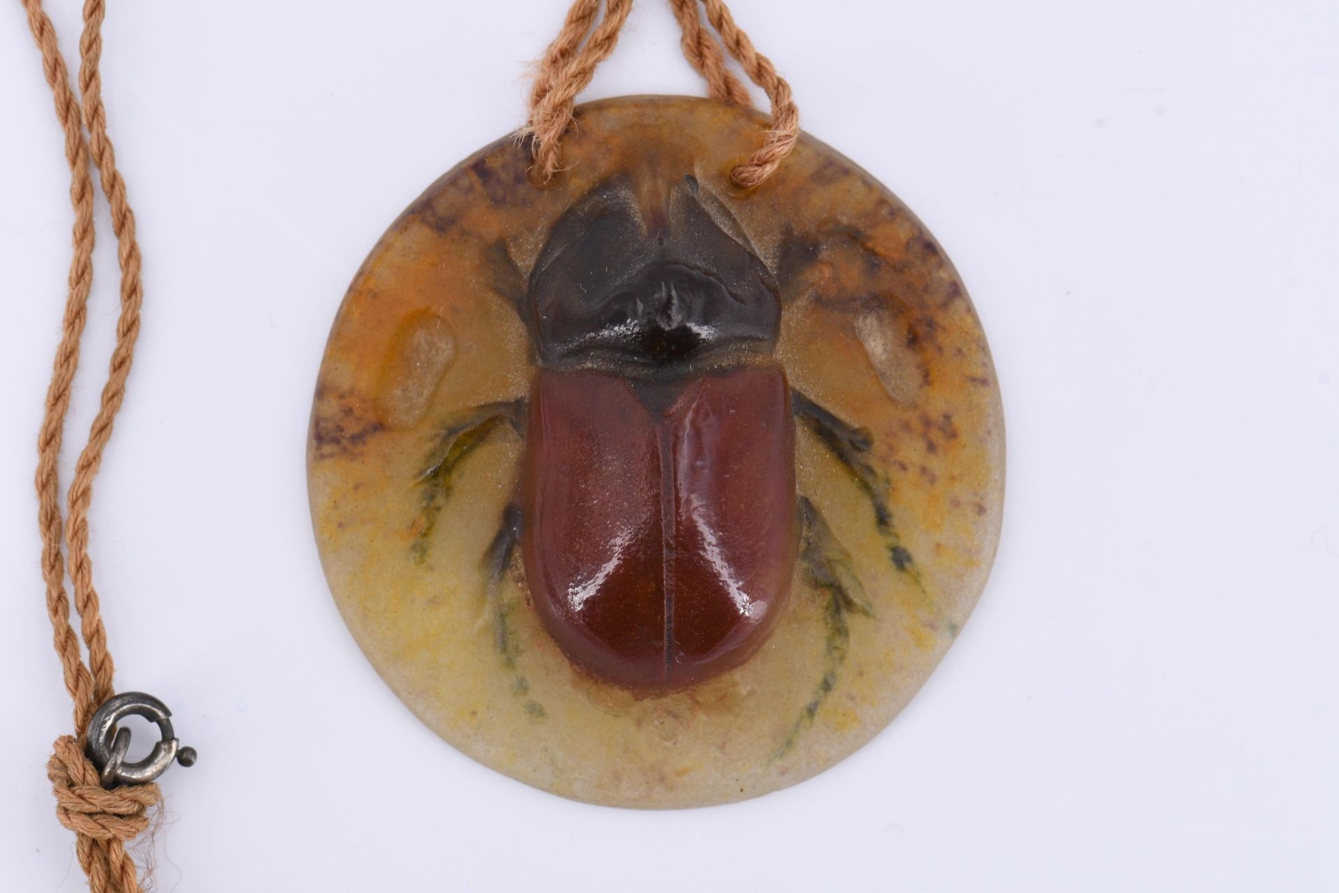 Round pendant with beetle - Image 3 of 4
