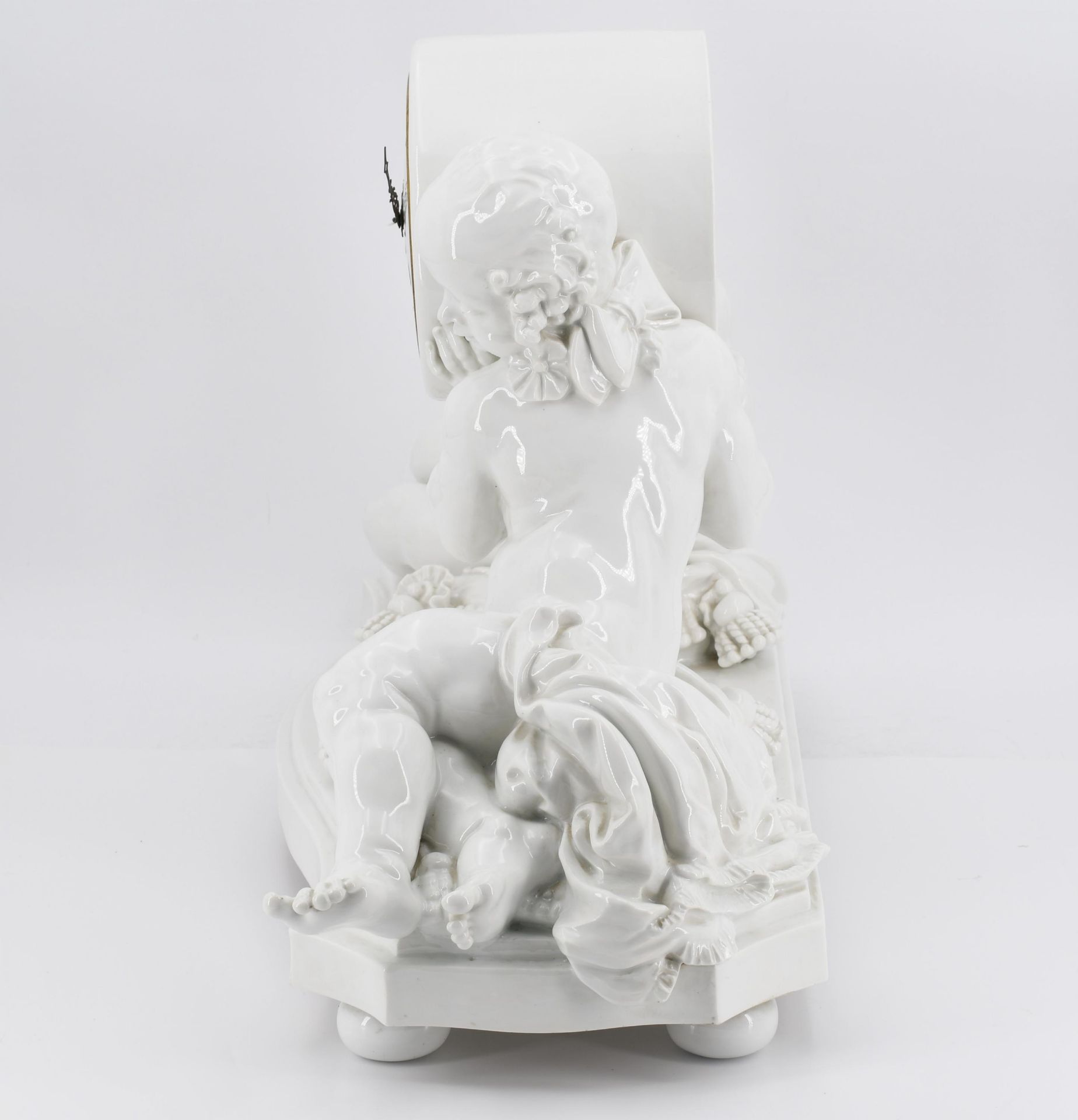 Porcelain pendulum clock with putti - Image 3 of 6