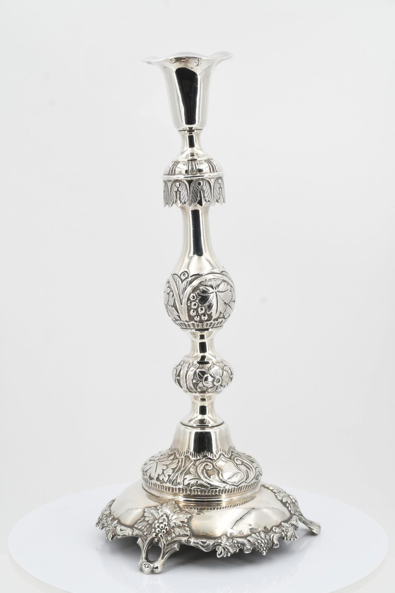 Pair of candlesticks with grape and vine décor - Image 3 of 11