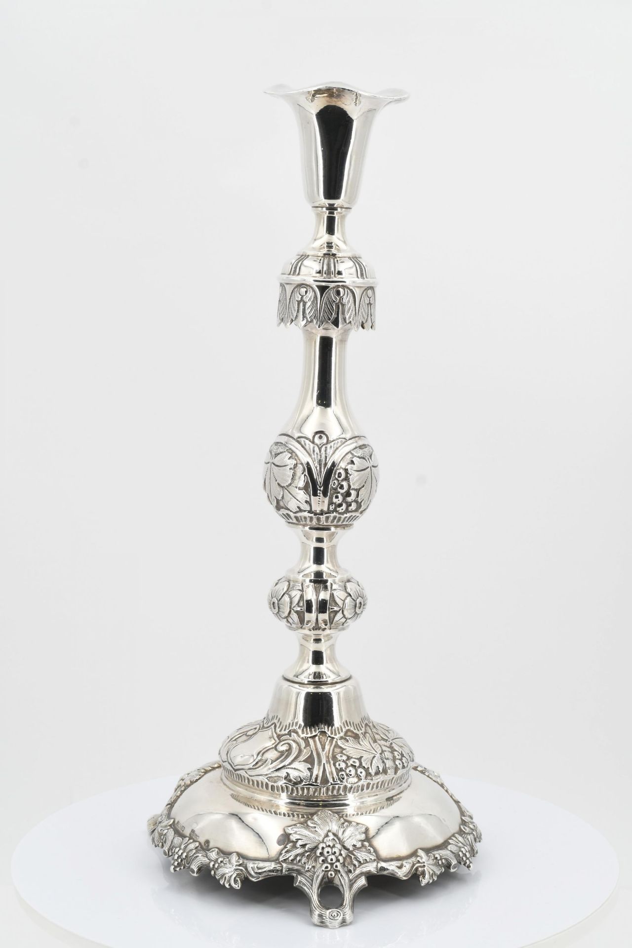 Pair of candlesticks with grape and vine décor - Image 4 of 11