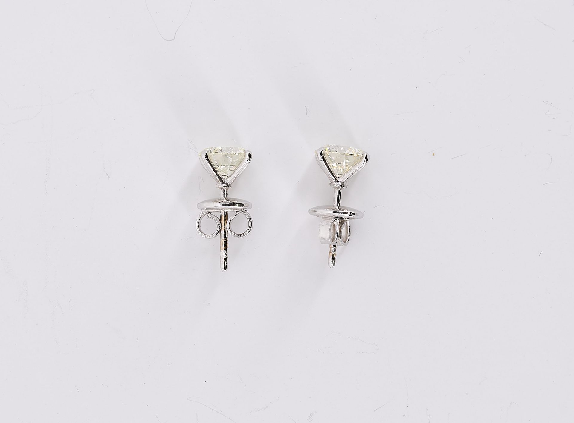 Solitaire-Ear-Studs - Image 3 of 4