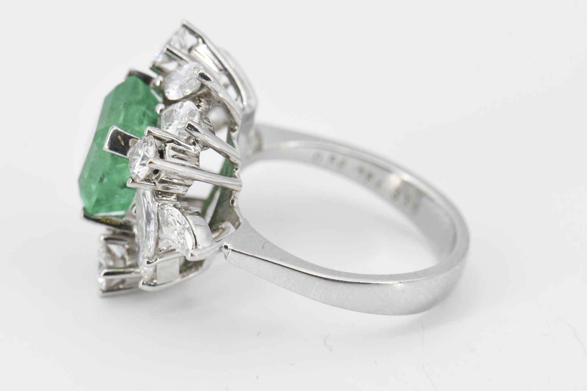 Emerald-Diamond-Ring - Image 5 of 7