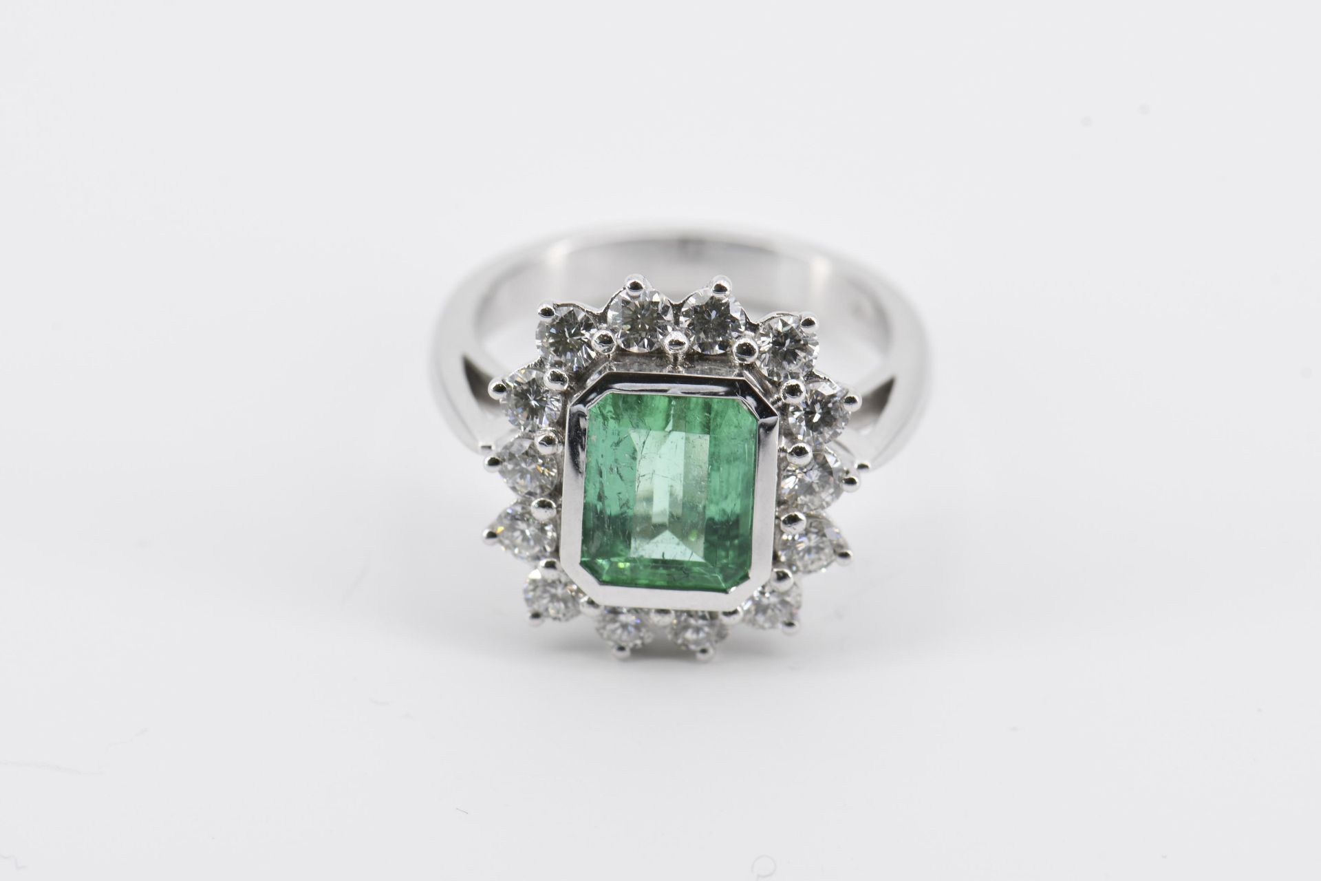 Emerald-Diamond-Ring - Image 2 of 6