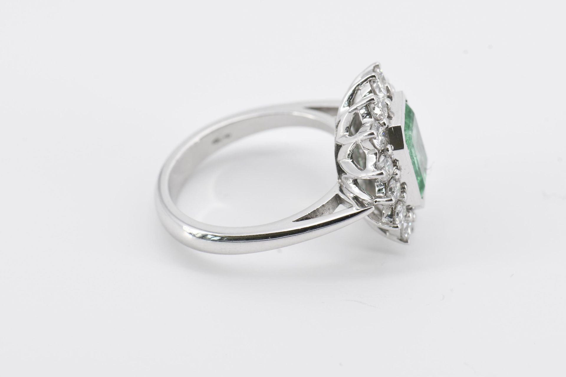 Emerald-Diamond-Ring - Image 3 of 6