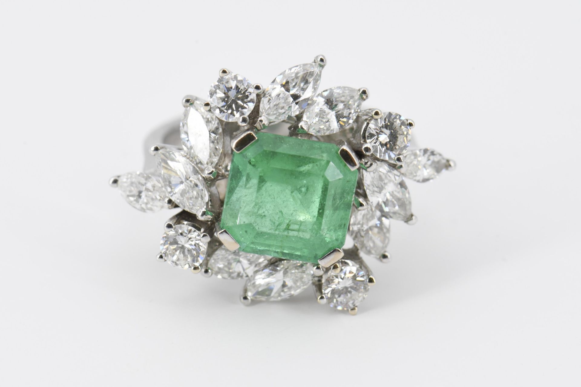 Emerald-Diamond-Ring - Image 2 of 7