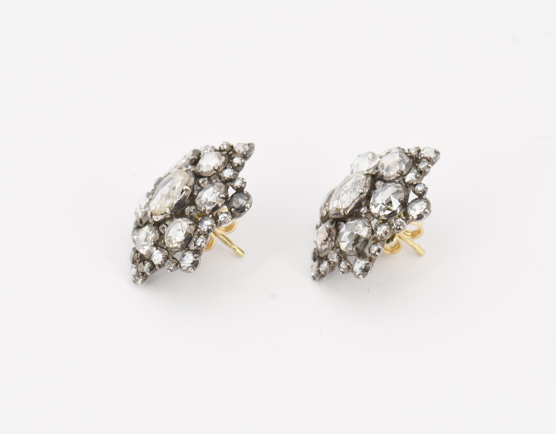 Diamond-Ear Studs - Image 3 of 4