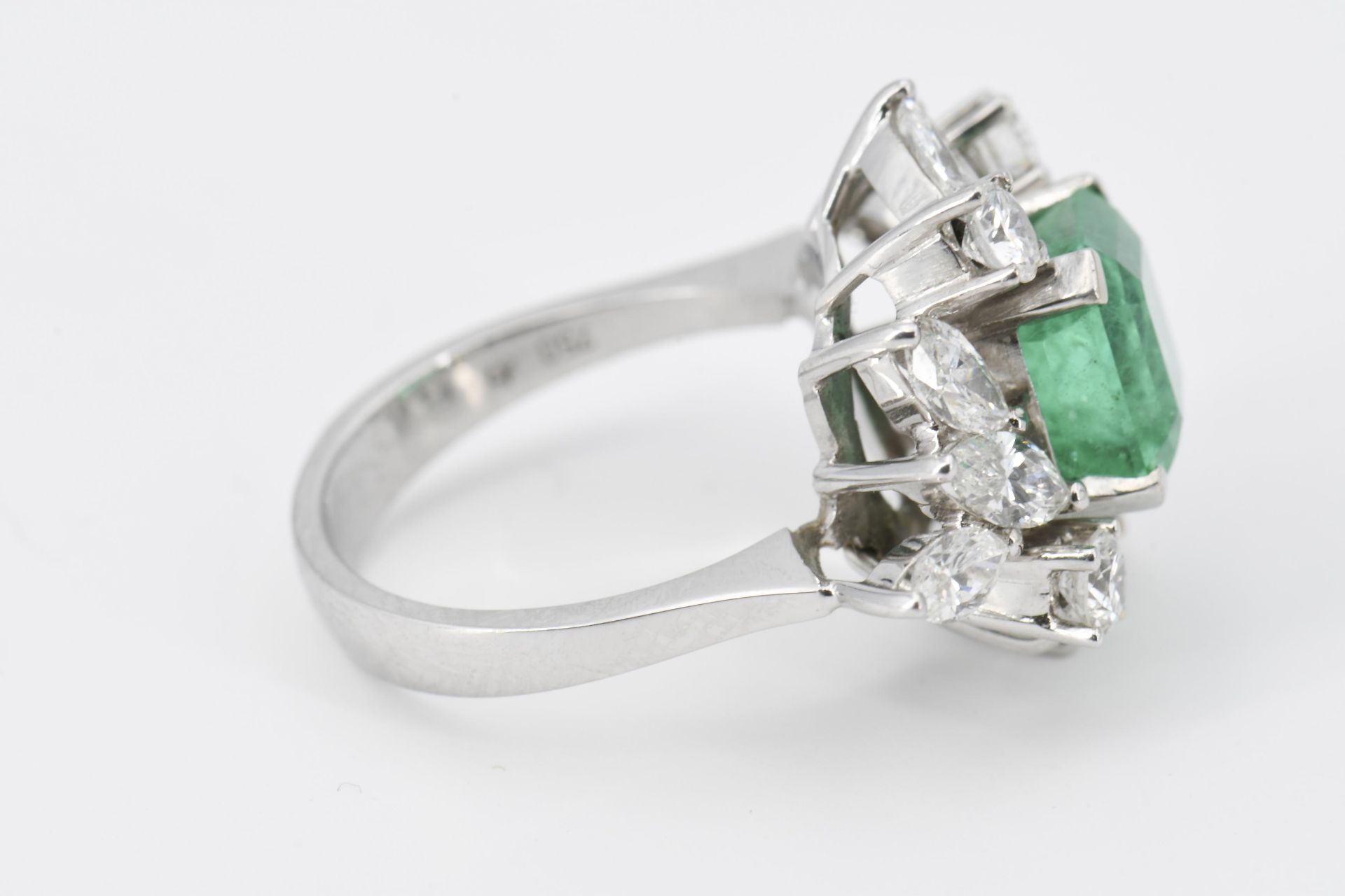 Emerald-Diamond-Ring - Image 3 of 7