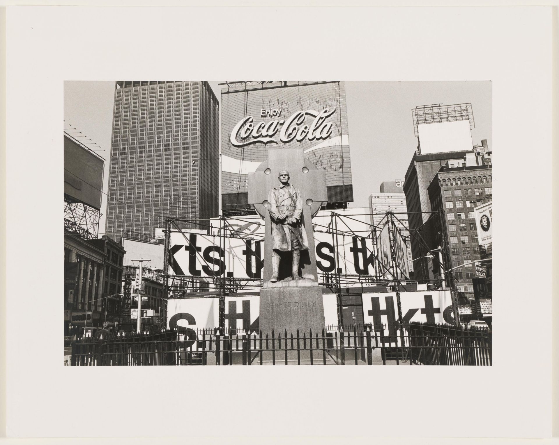 Lee Friedlander: NYC (Father Duffy) - Bild 2 aus 4