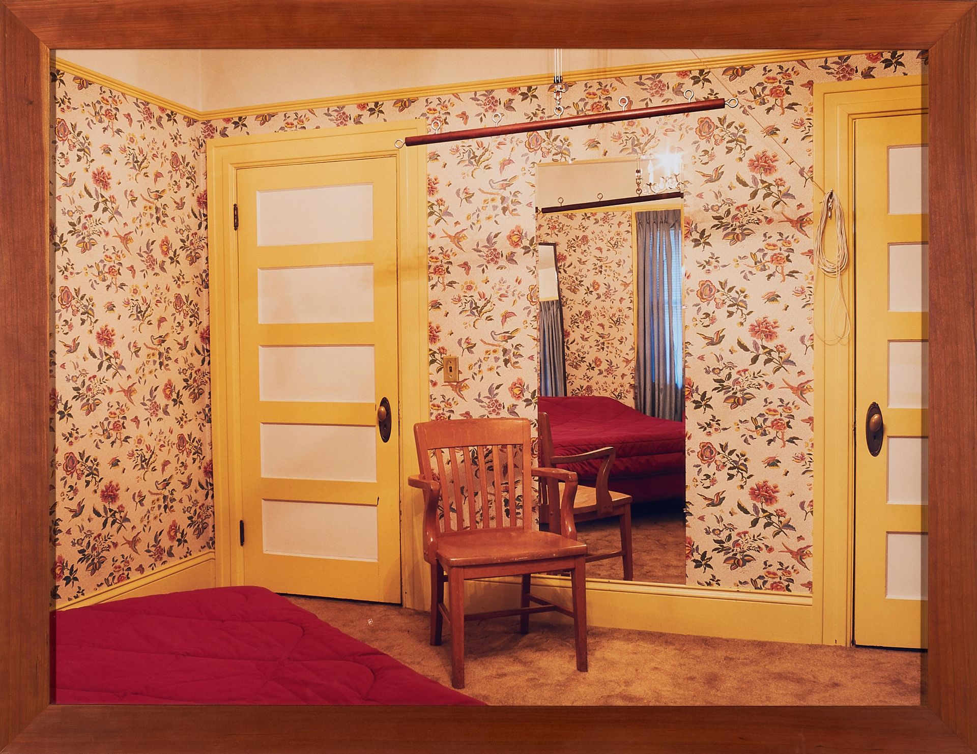 Katharina Bosse: Room with flower tapestry. Aus: Reich der Zeichen, Reich der Sinne - Bild 2 aus 4