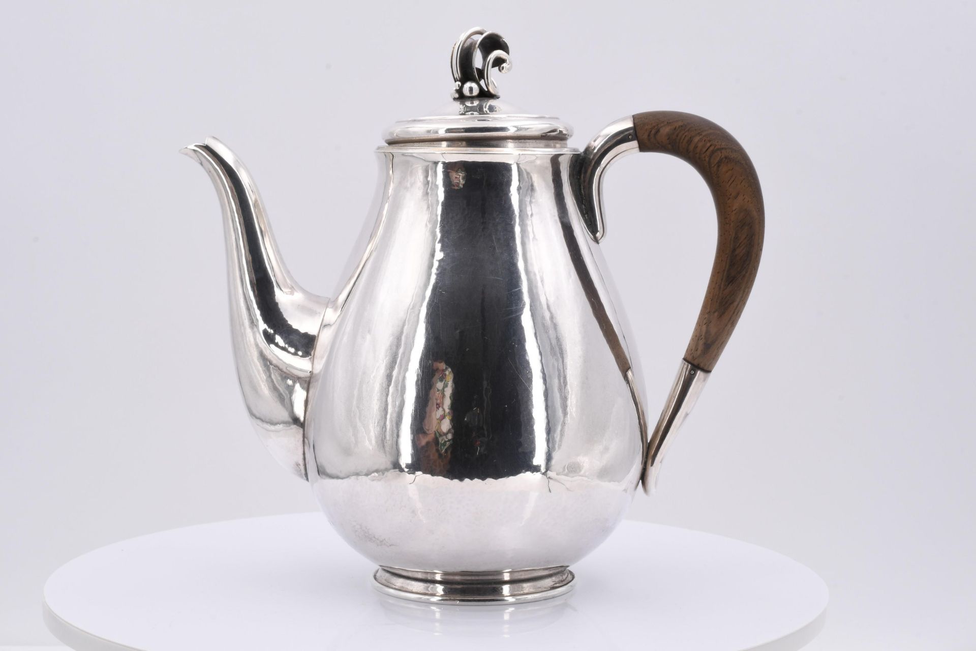 Coffee set with martellé surface and vegetal knobs - Image 4 of 21