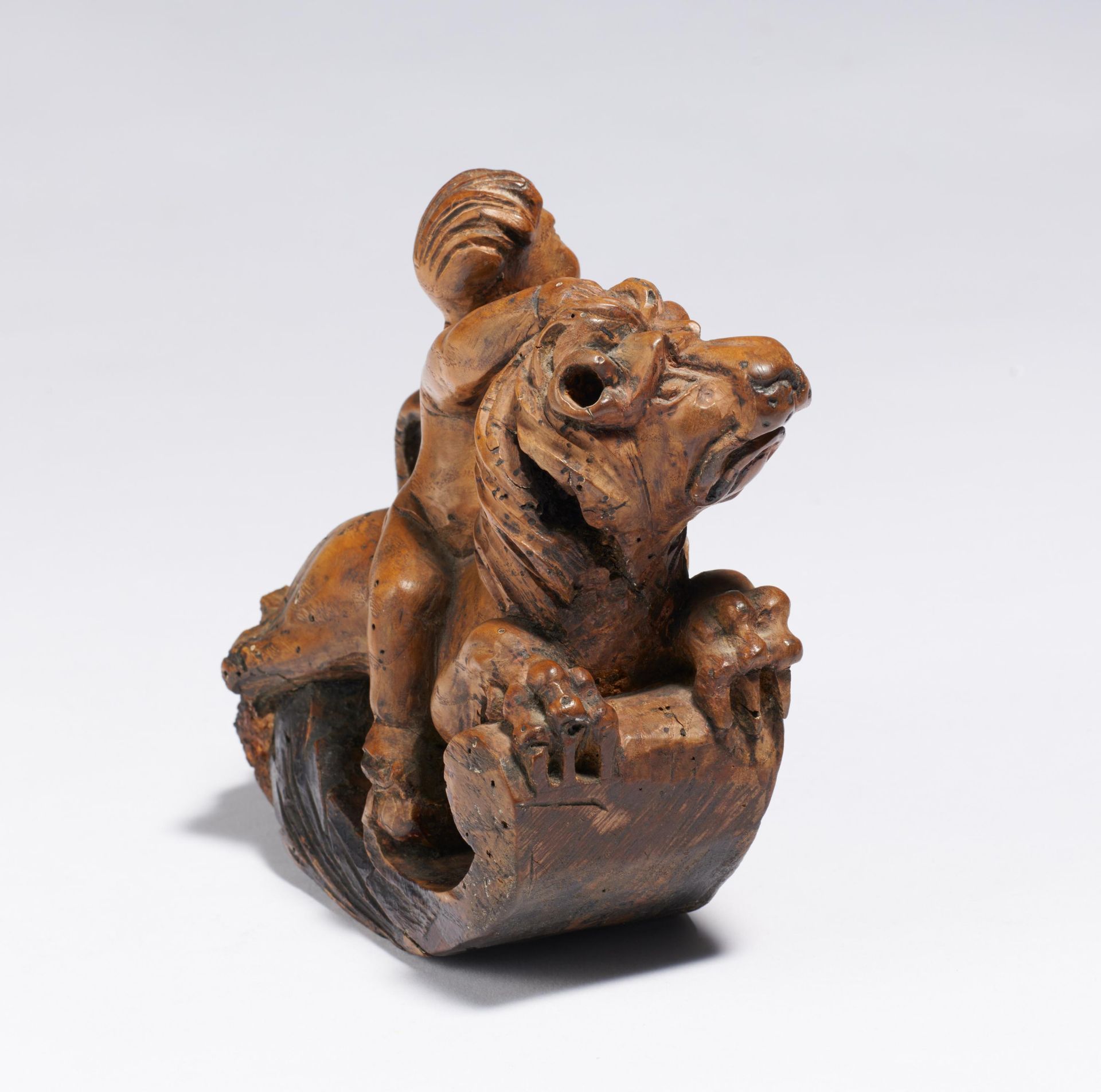 Small putto riding on lion - Image 4 of 4