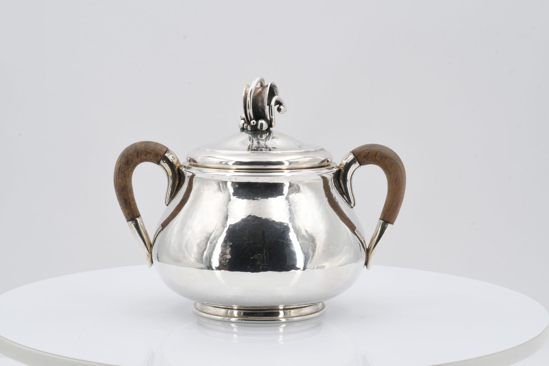Coffee set with martellé surface and vegetal knobs - Image 10 of 21