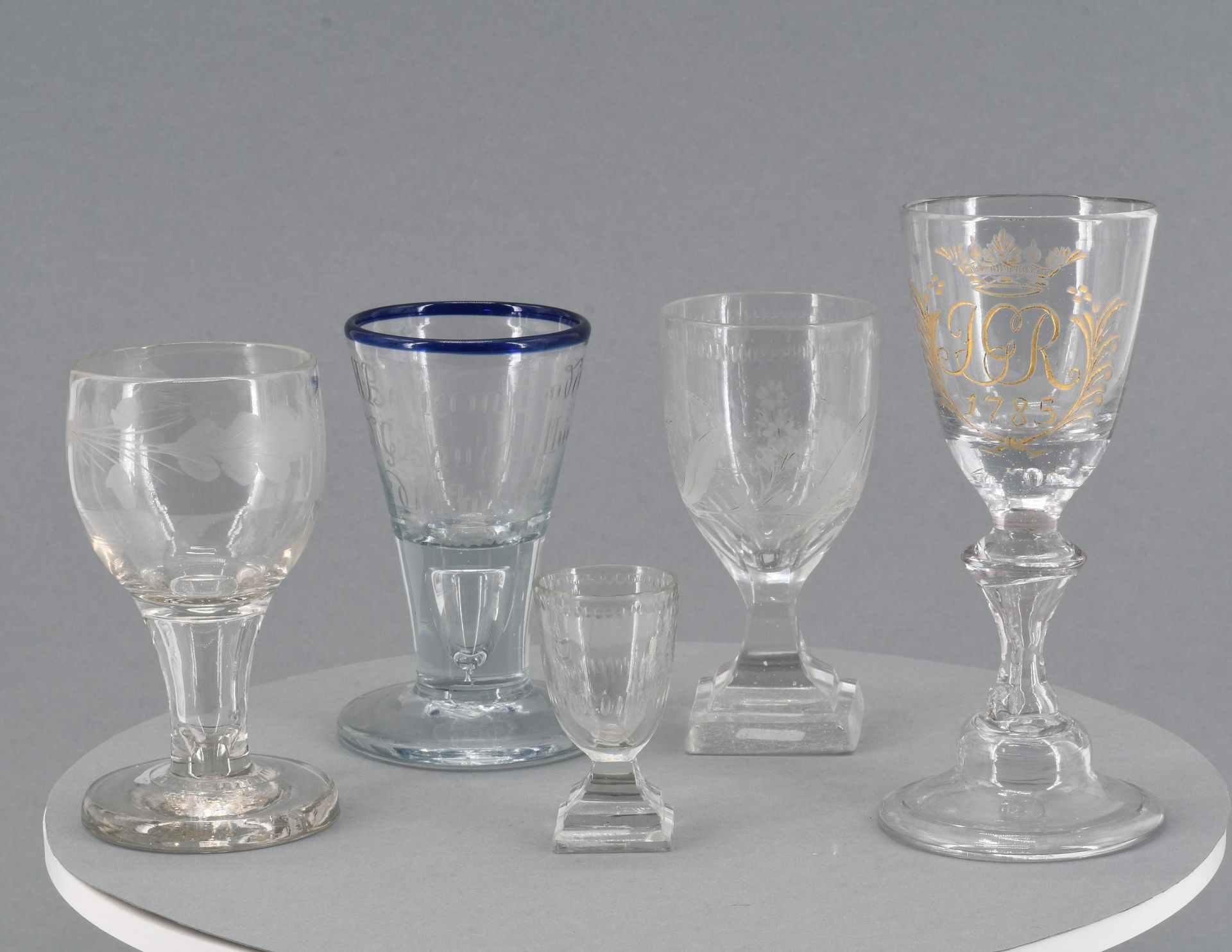 Goblet with monogram and schnapps glass with blue rim