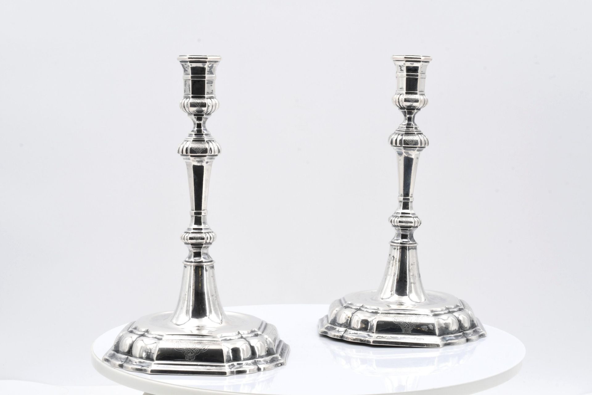 Pair of candlesticks with Régence decor - Image 4 of 7