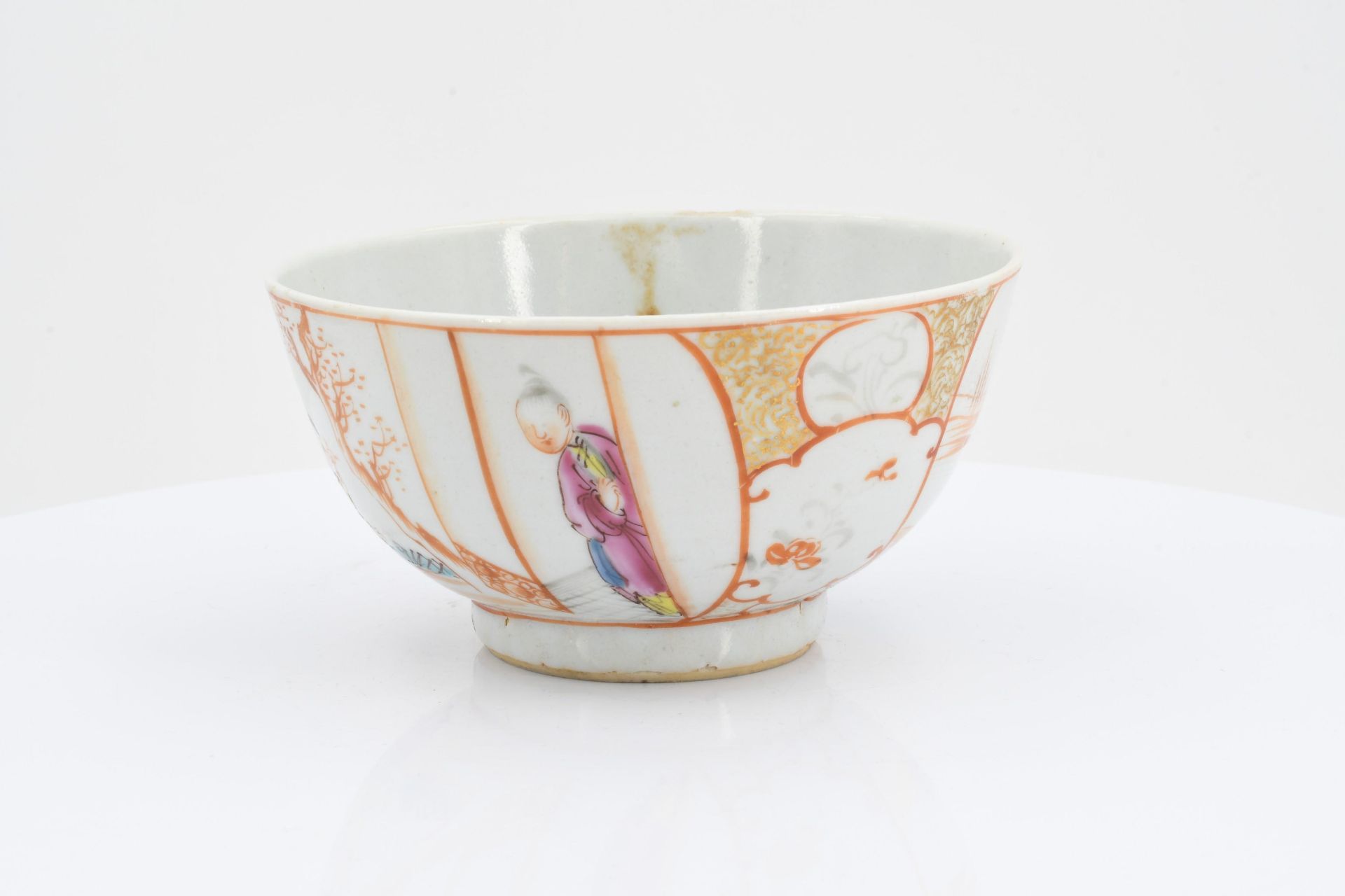 Tea bowl and two plates Famille rose - Image 3 of 9