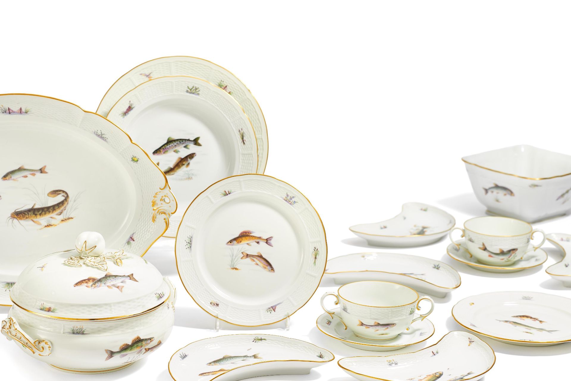 Dinner service with fish decor for 6 persons