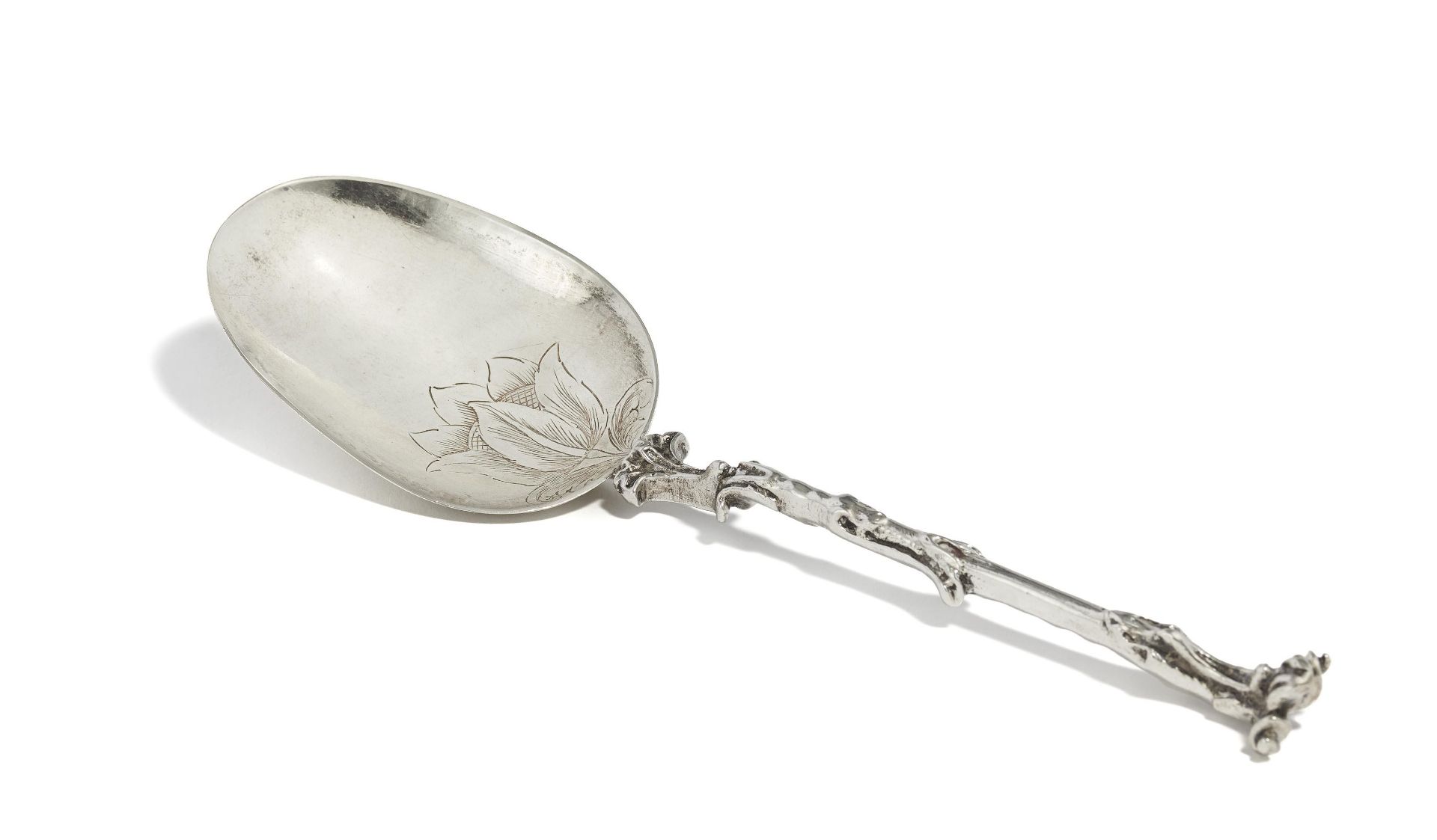 Spoon engraved with tulips
