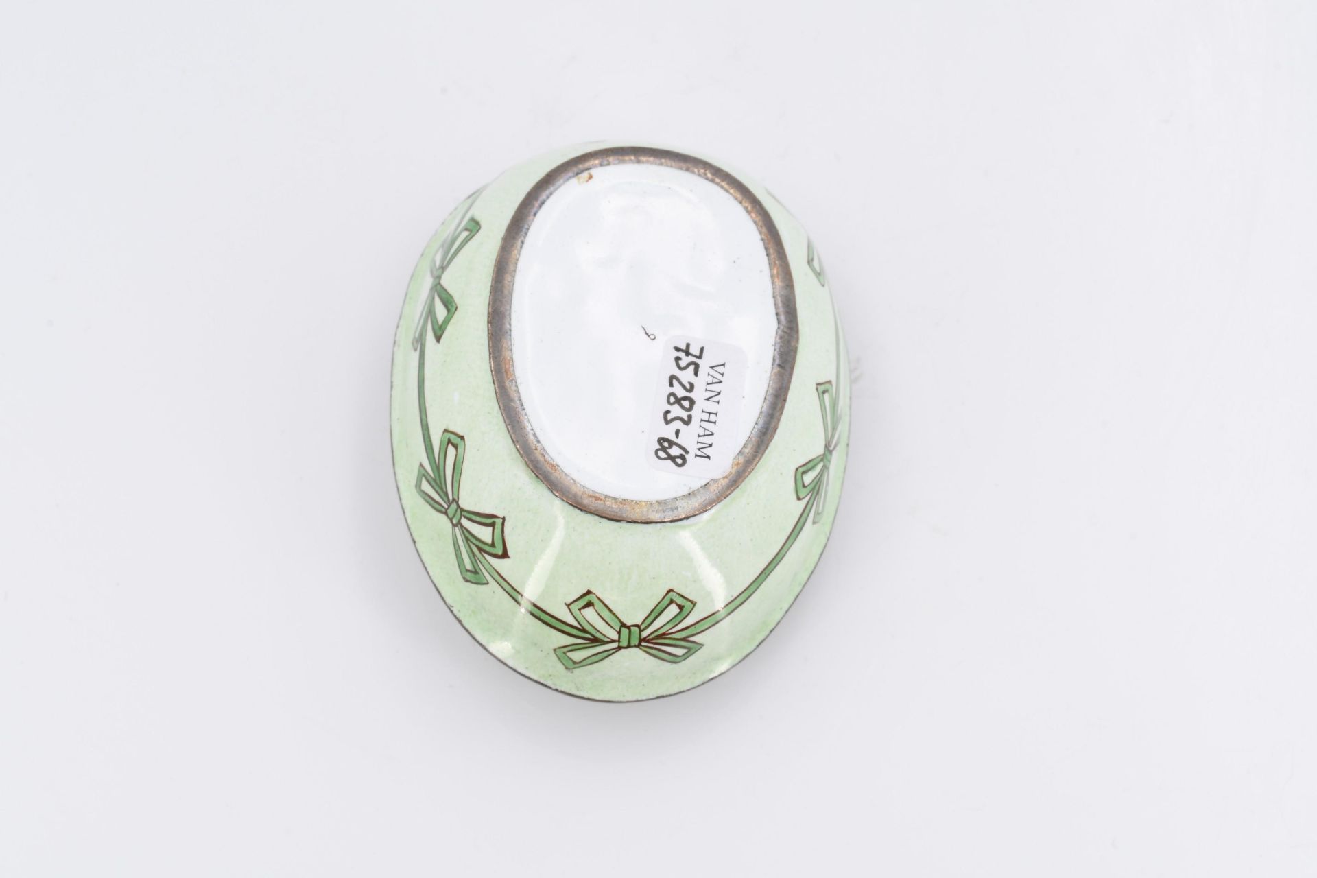 Small table clock in egg-shaped case with amoretto - Image 6 of 8