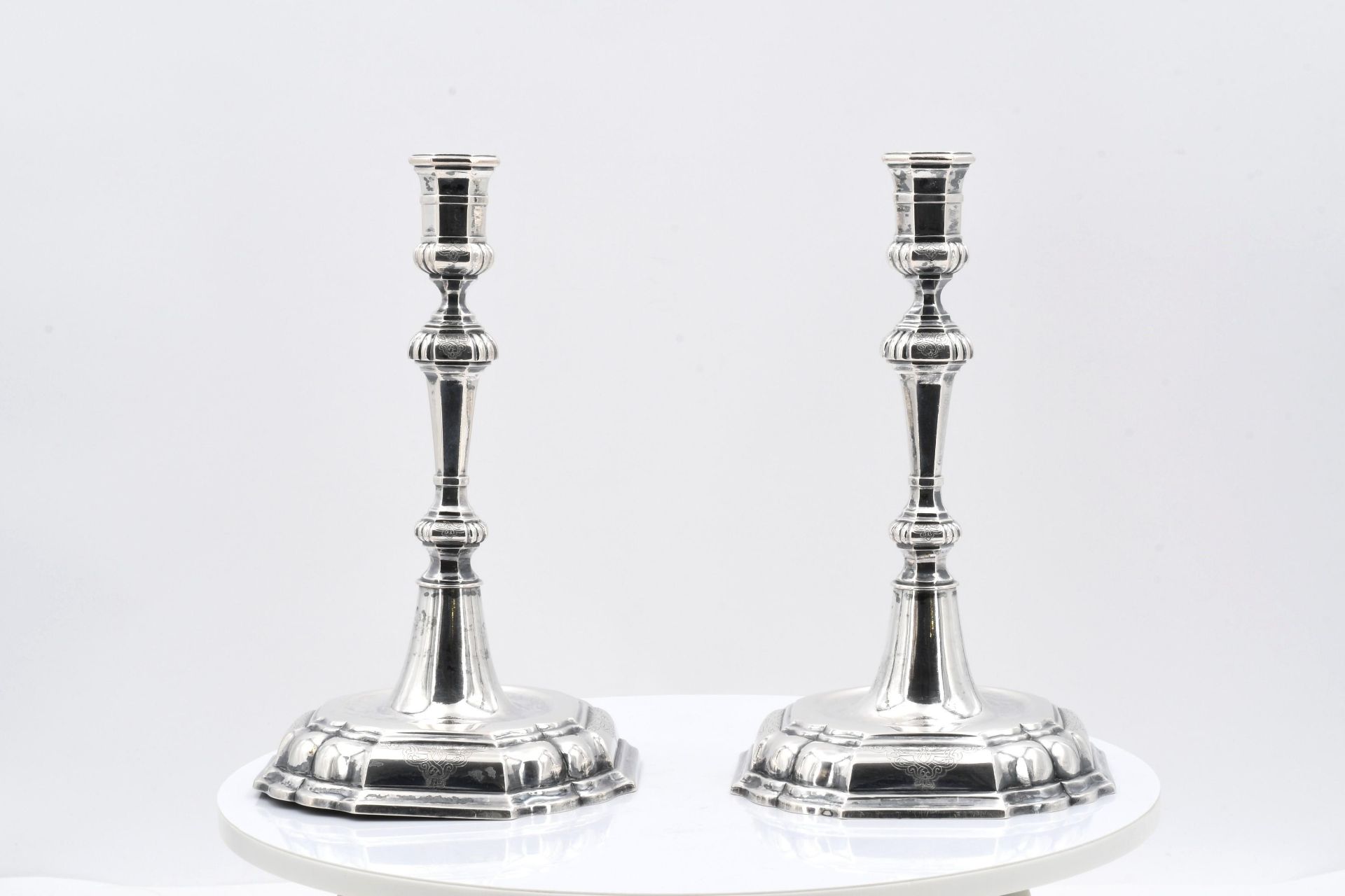 Pair of candlesticks with Régence decor - Image 2 of 7