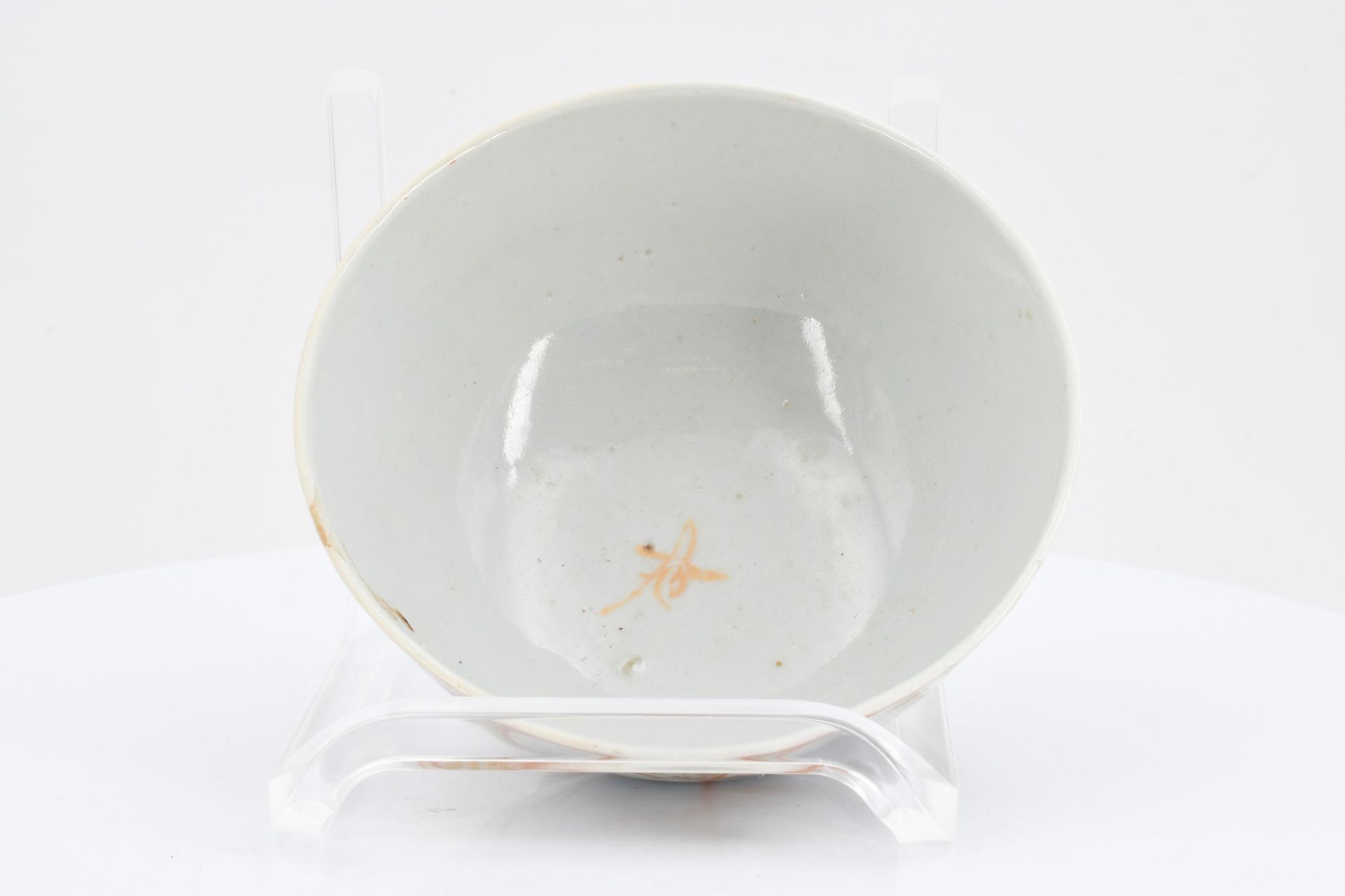 Tea bowl and two plates Famille rose - Image 6 of 9