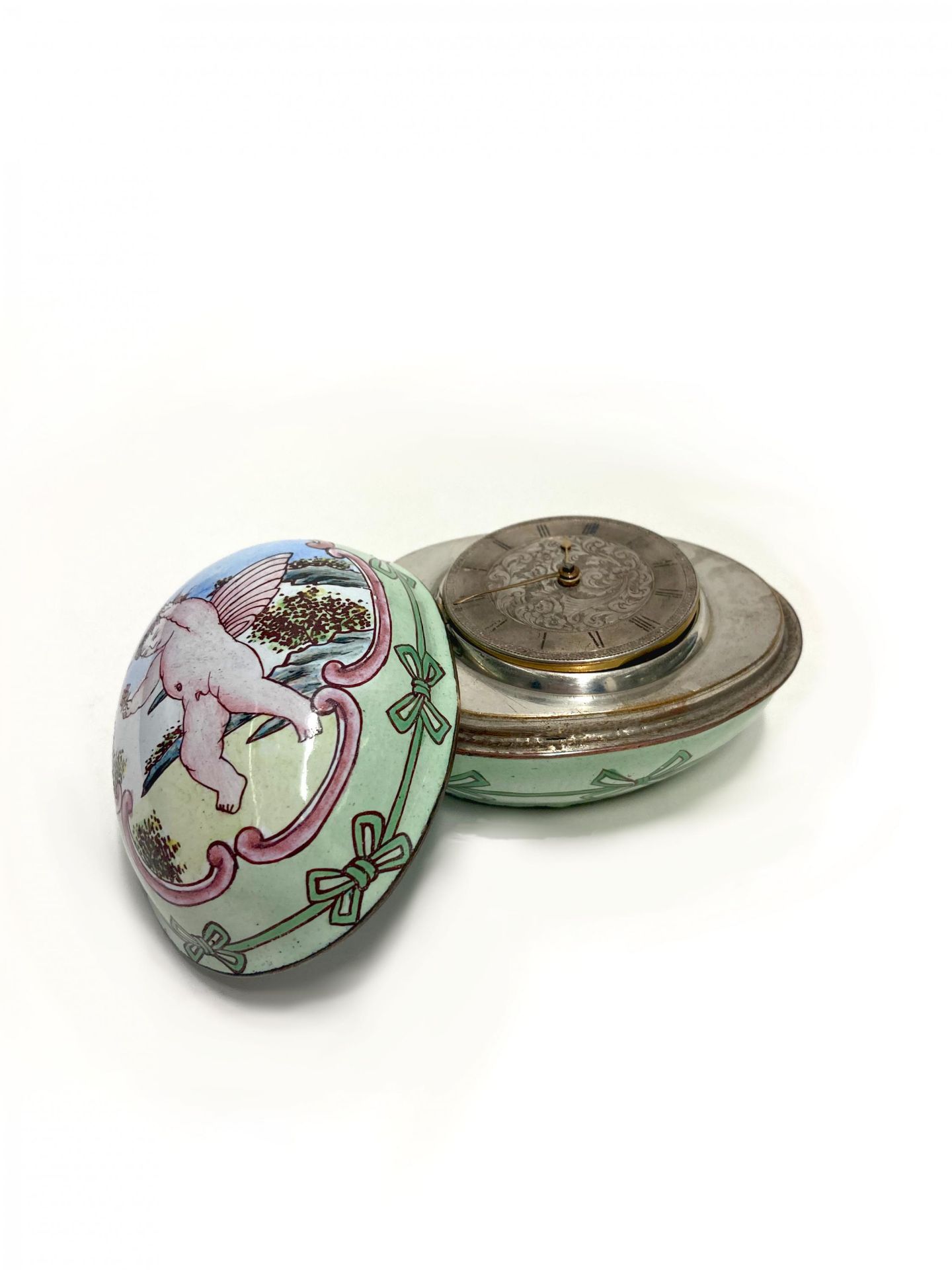 Small table clock in egg-shaped case with amoretto - Image 8 of 8
