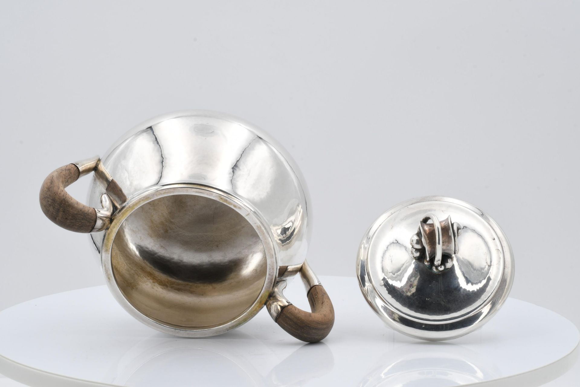 Coffee set with martellé surface and vegetal knobs - Image 14 of 21