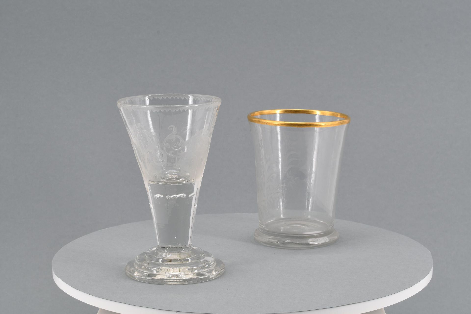 Goblet and engraved cup with golden rim - Image 2 of 6